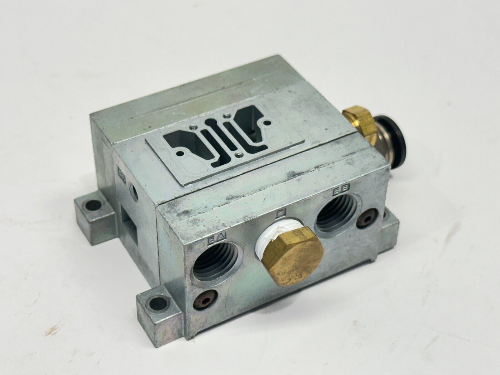 Numatics 229-718 Manifold Block w/ End Plates - Maverick Industrial Sales