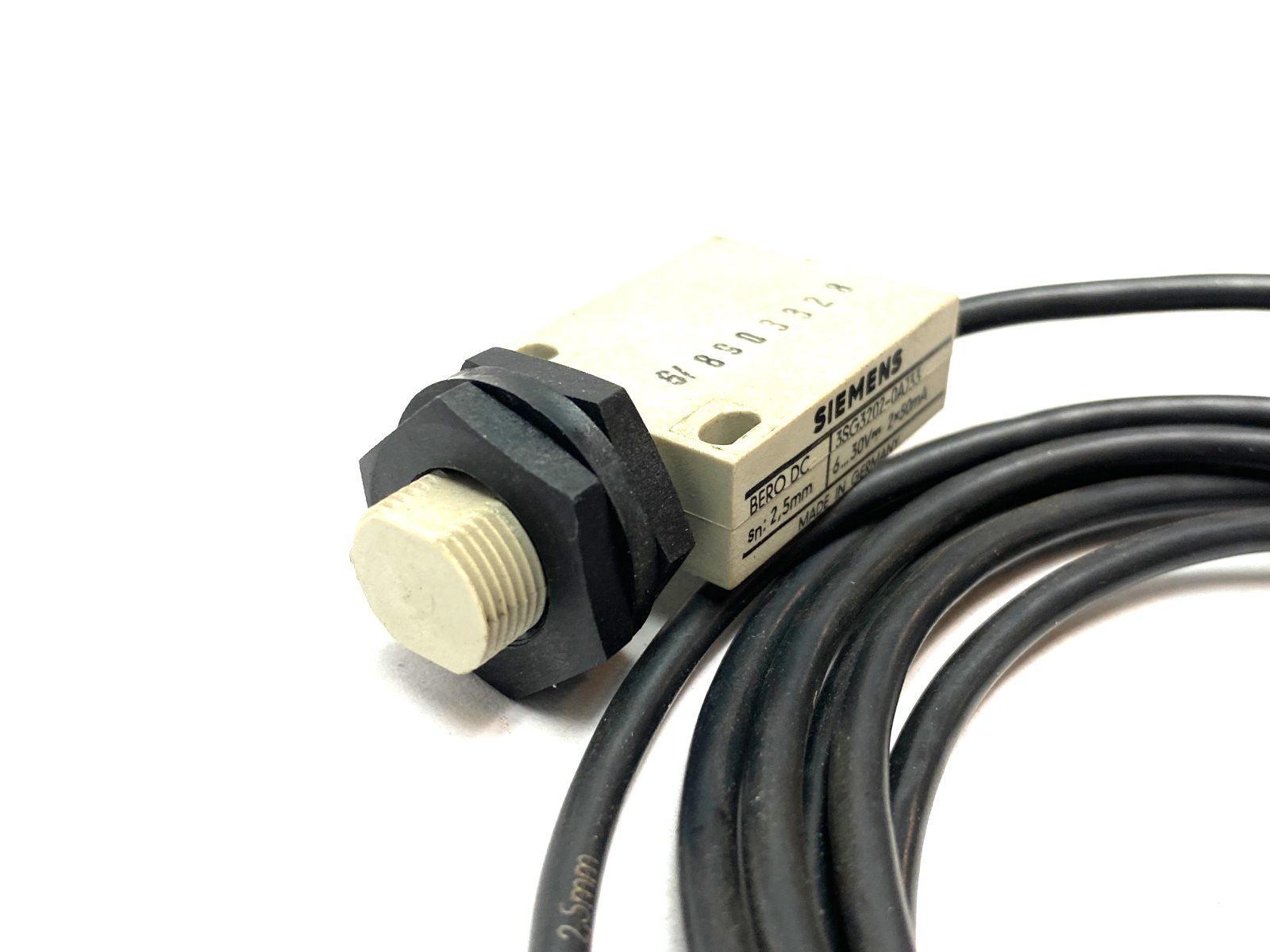 3SG3202-0AJ33 | Siemens BERO DC Inductive Proximity Sensor 2,5mm sn - New – Open box - Maverick Industrial Sales