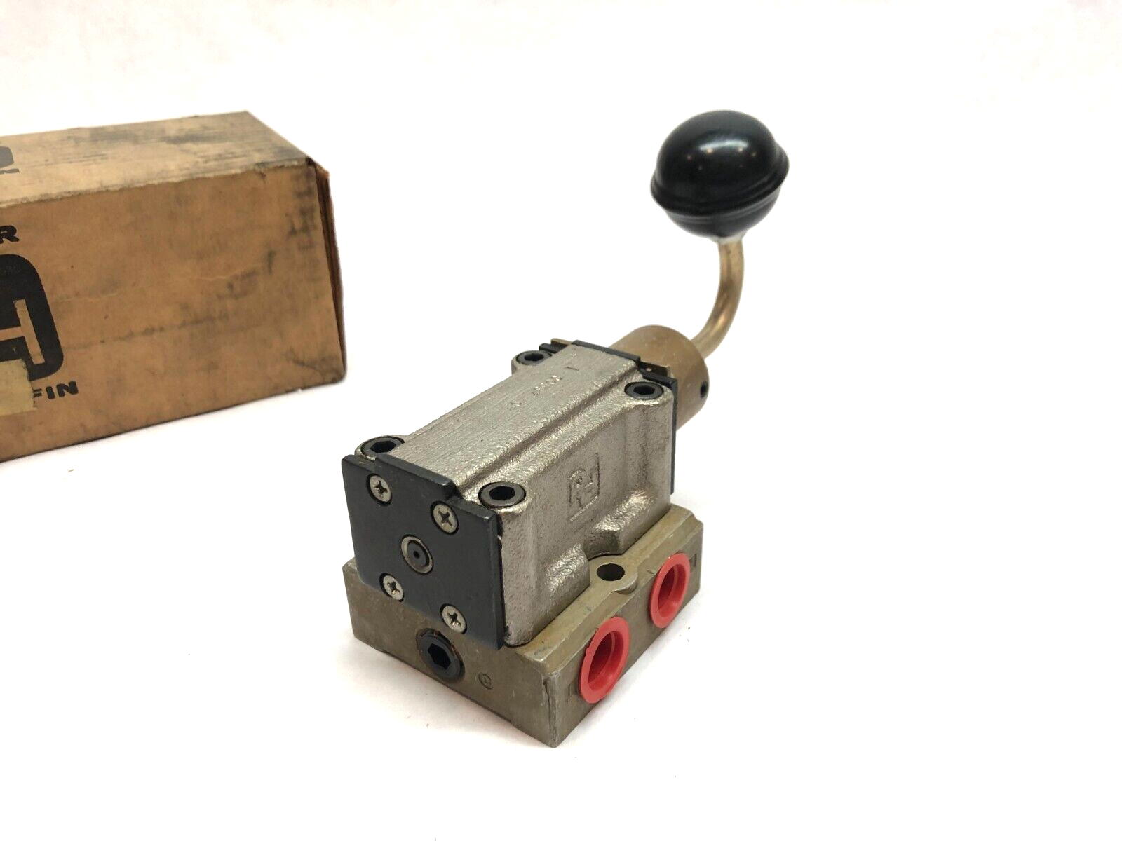 Parker Hannifin CC537 CE Hand Operated Manual Control Valve - Maverick Industrial Sales