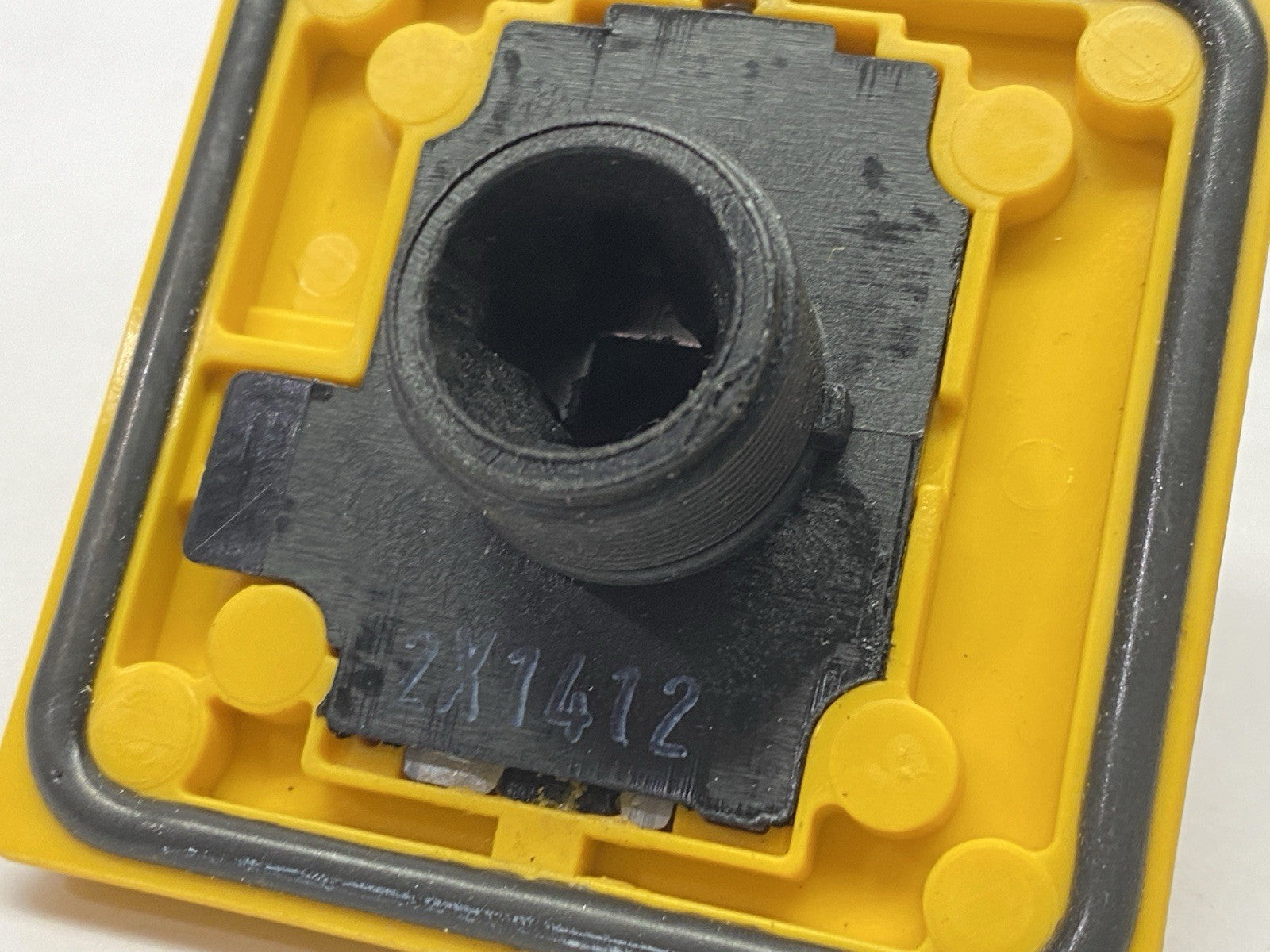 OHYS2AJ | ABB Disconnect Load Switch Handle Red/Yellow 1SCA105296R1001 - Used - Maverick Industrial Sales