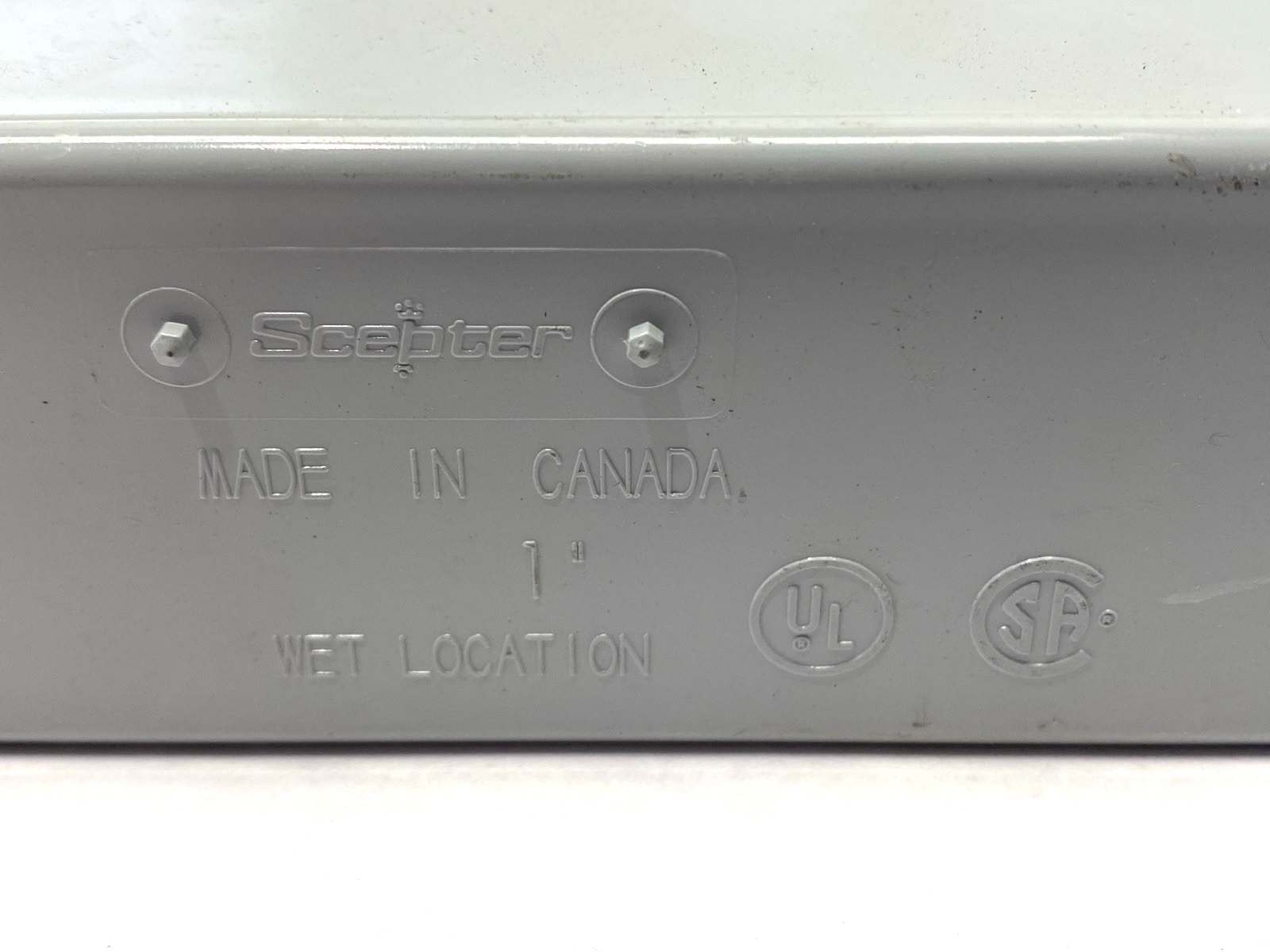 SLB 30S | Scepter PVC Conduit Body Right Angle Line Back Removable Cover 1" - New – Open box - Maverick Industrial Sales