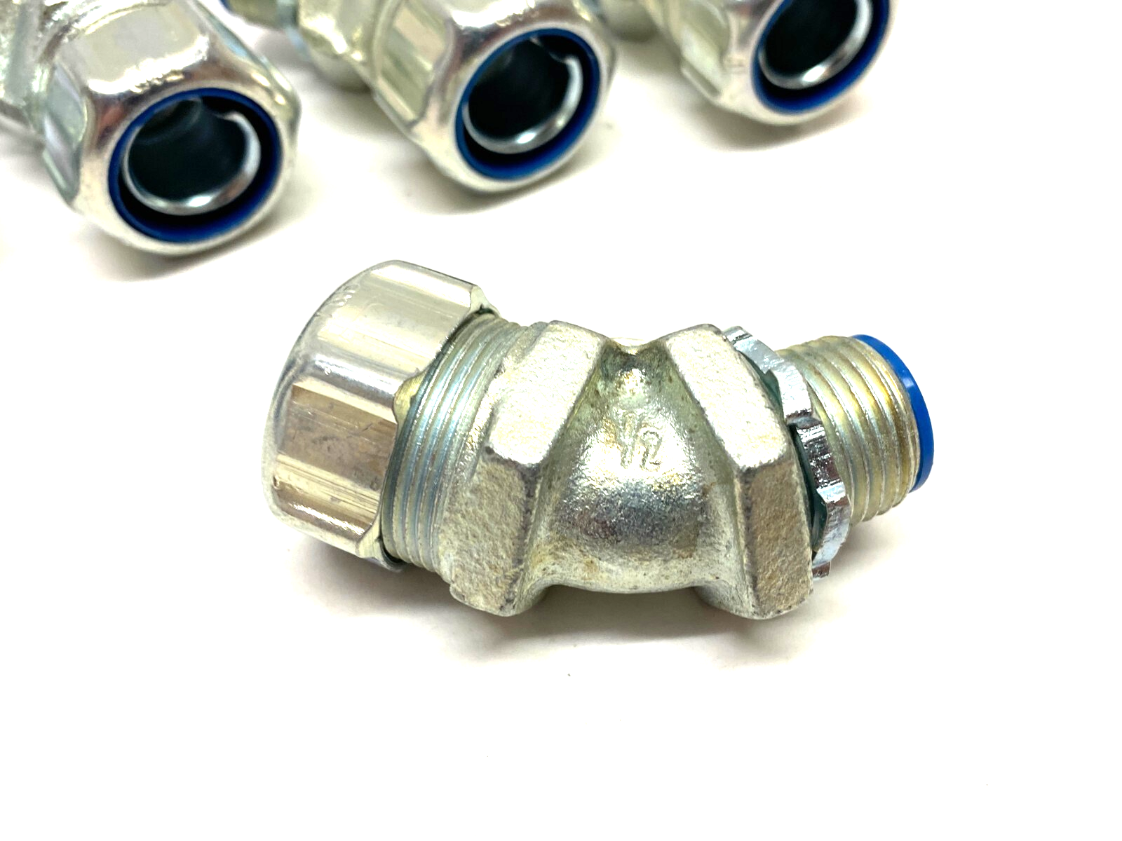 Thomas & Betts 5342 Liquidtight 45-Deg Metal Conduit Connector 1/2" LOT OF 5 - Maverick Industrial Sales