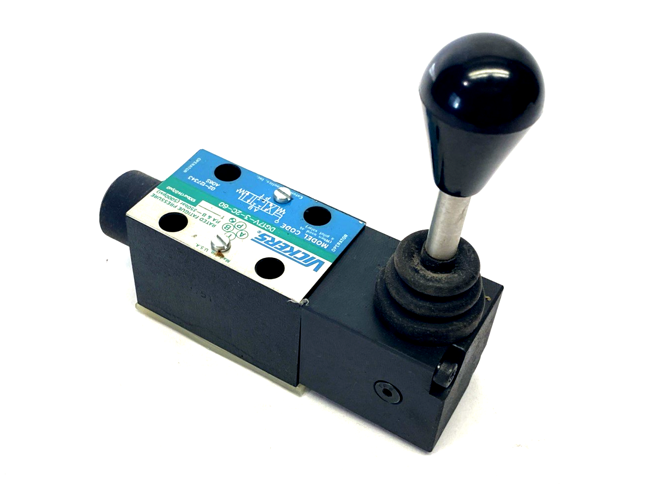 Vickers DG17V-3-2C-60 Lever Actuated Directional Control Valve - Maverick Industrial Sales
