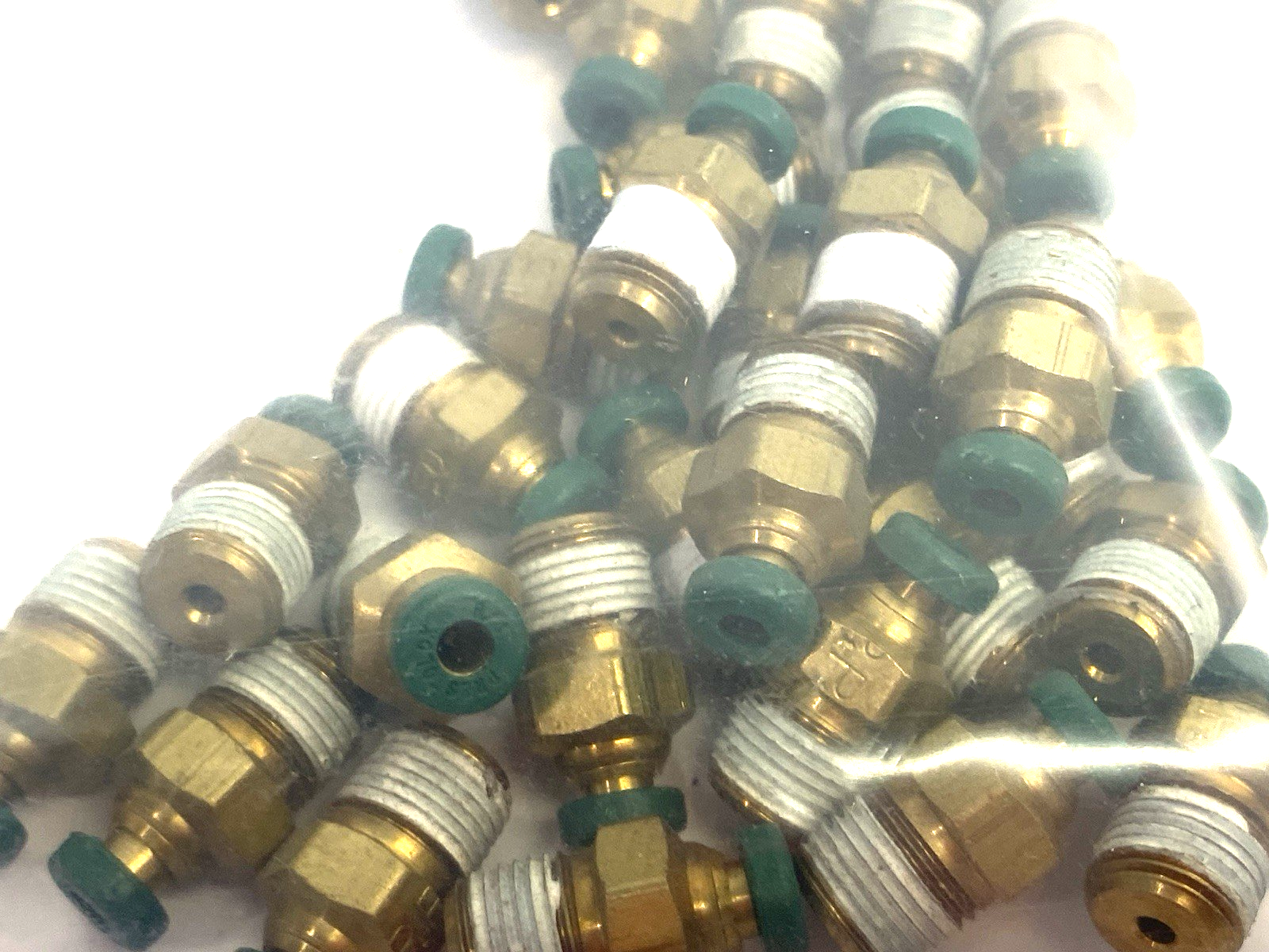 L68PLN-2-2 | Parker Prestolok Straight Fitting 1/8" to 1/8" Male Thread LOT OF 30 - New – Open box - Maverick Industrial Sales