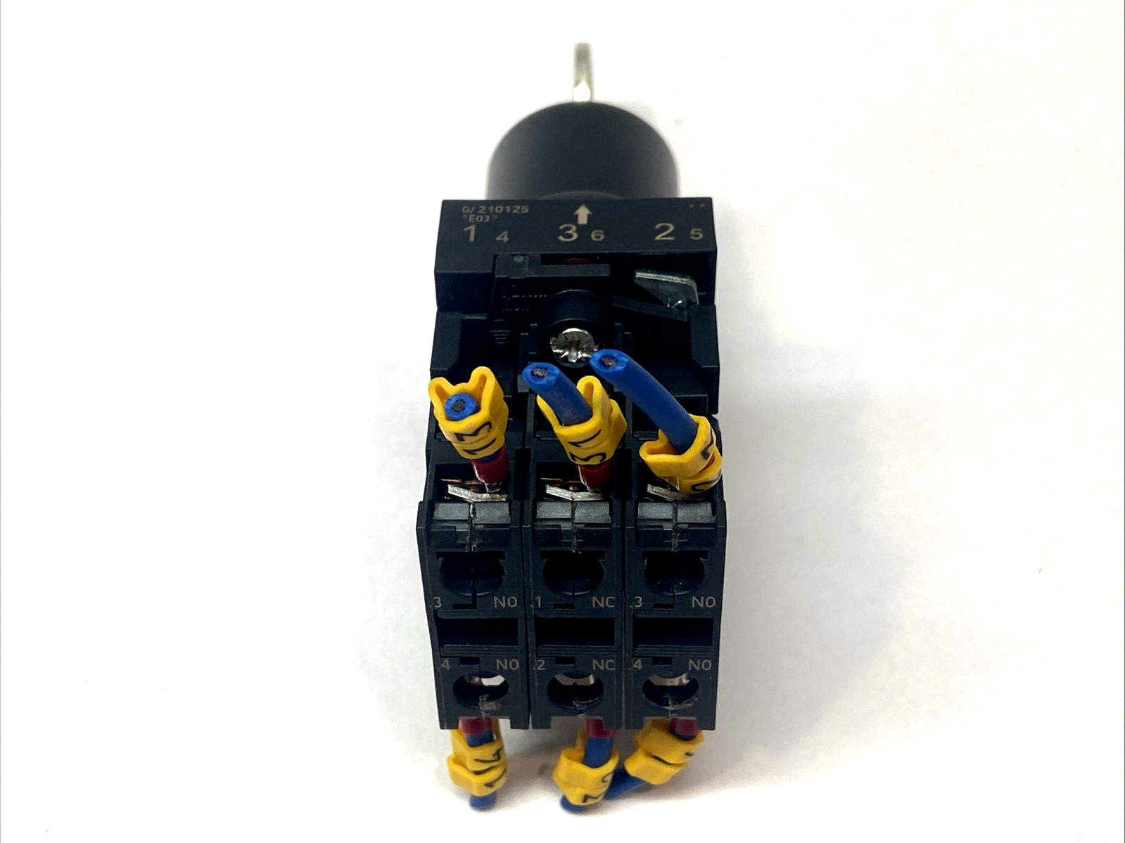 3SU1030-5BL11-0AA0 | Siemens 3-Position Latching Key Switch - Used - Maverick Industrial Sales