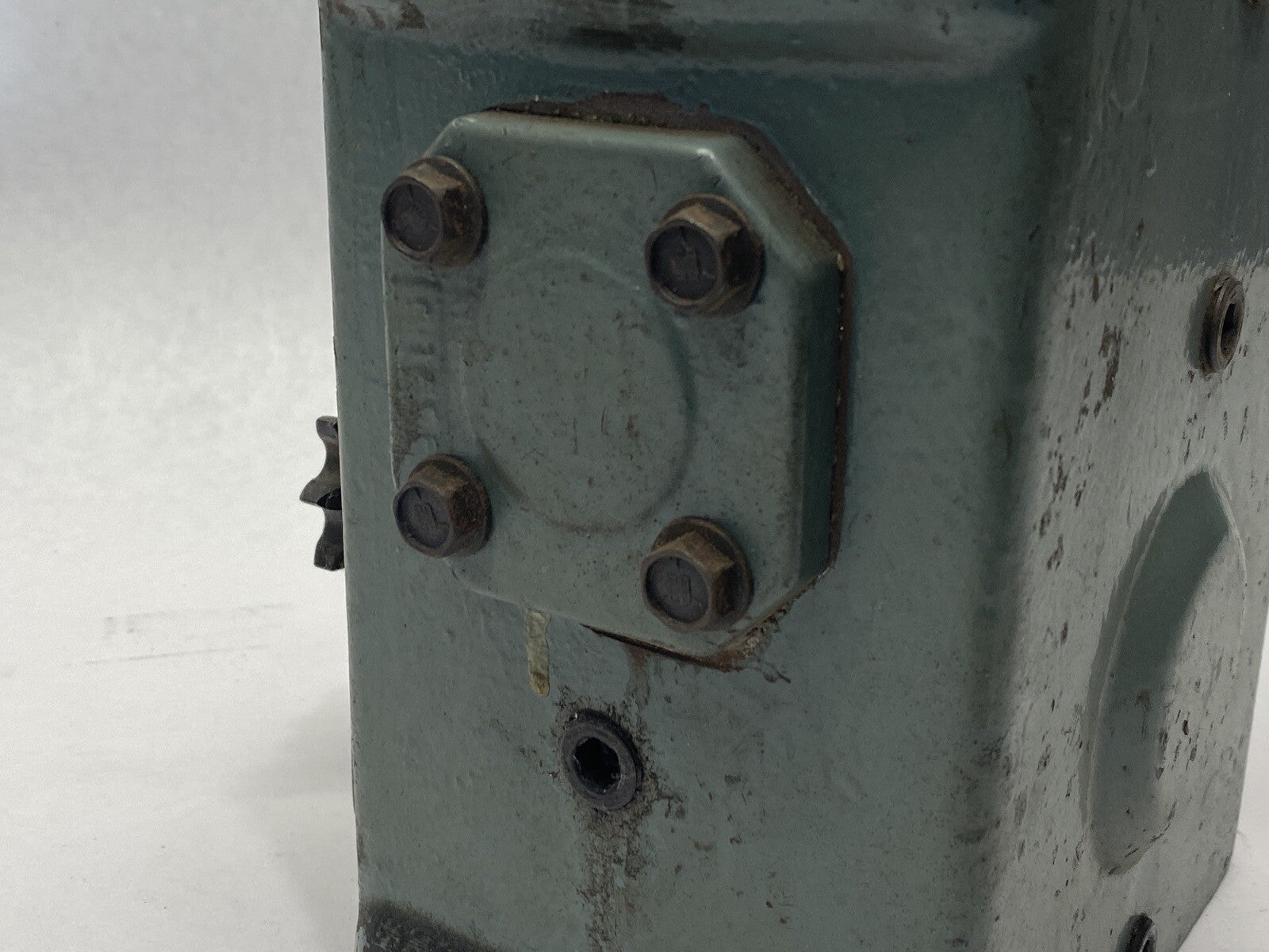 Hytrol R-00152-83L 4A Left Hand Gear Box Speed Reducer 83:1 - Maverick Industrial Sales