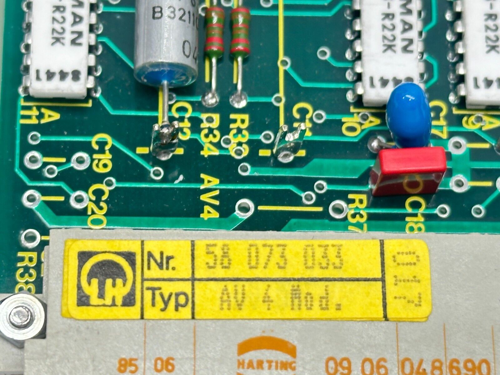 Leybold Heraeus 5.320-1534/1i AV04 PC Board Card 58 073 033 - Maverick Industrial Sales