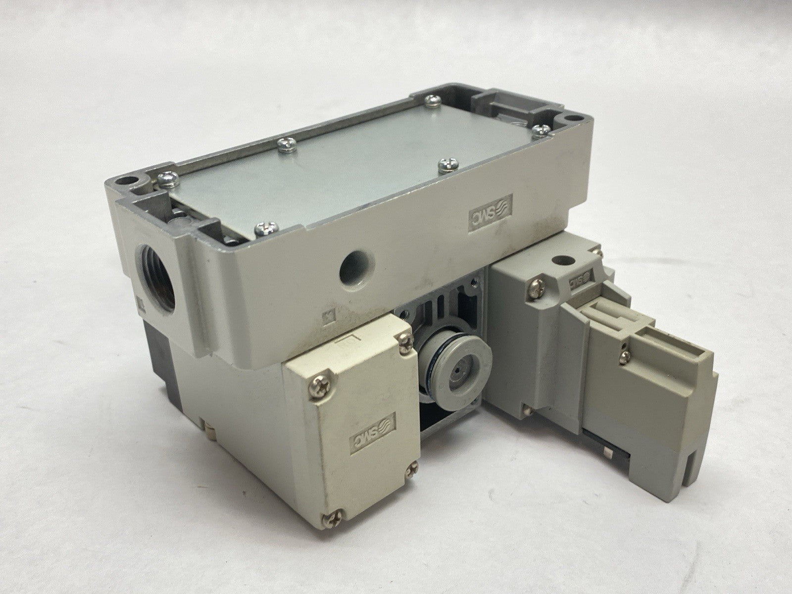 VP544-5DZ1-03N-M-X555 | SMC Pneumatic Solenoid Valve Manifold Soft Start 3/8" NPT - For parts or not working - Maverick Industrial Sales