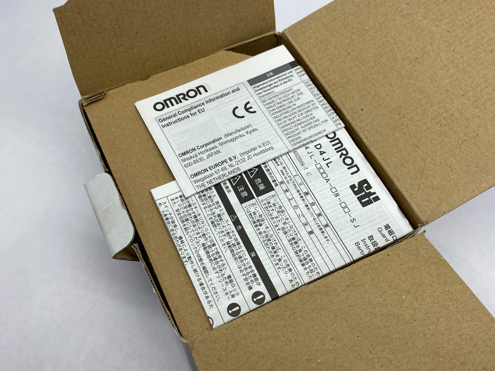 Omron D4JL-4NFA-C8-01-SJ Guard Lock Safety Door Switch - Maverick Industrial Sales