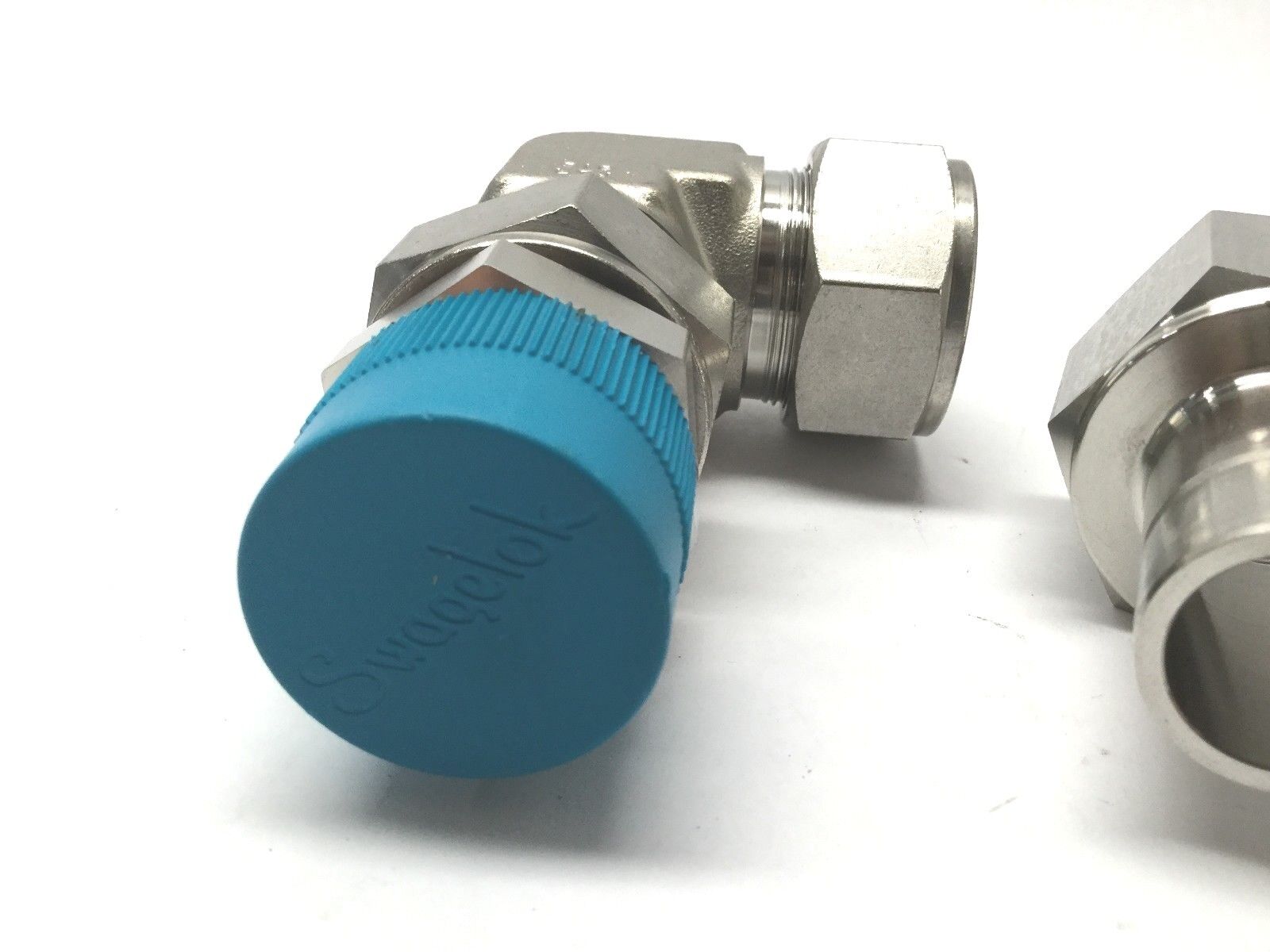 Namco Controls Swagelok EH709-40000 EH700 Series 90 Degree Union Elbow - Maverick Industrial Sales