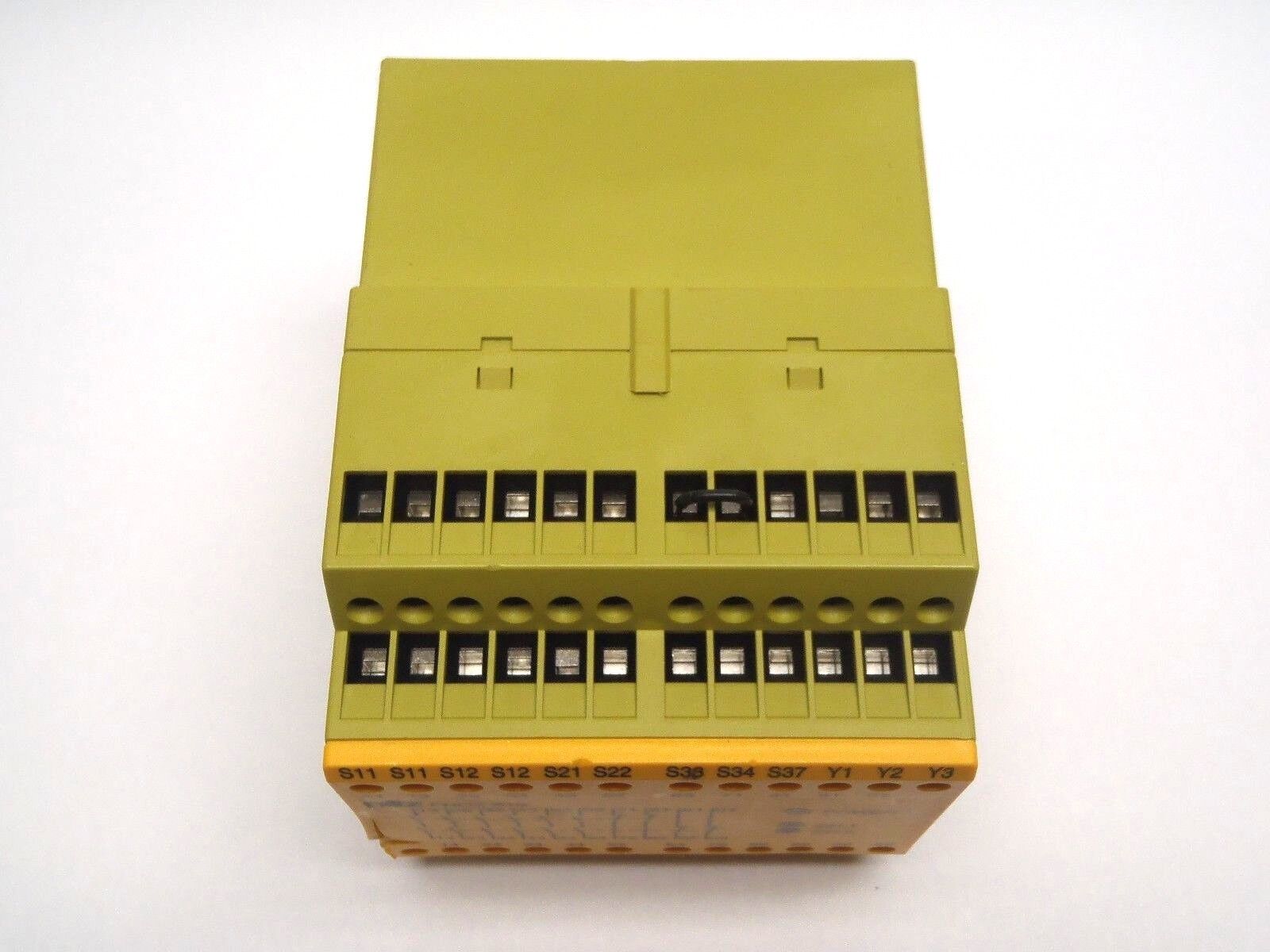 Pilz PNOZ X10 24VDC 6n/o 4n/c 3LED Safety Relay 774709 - Maverick Industrial Sales