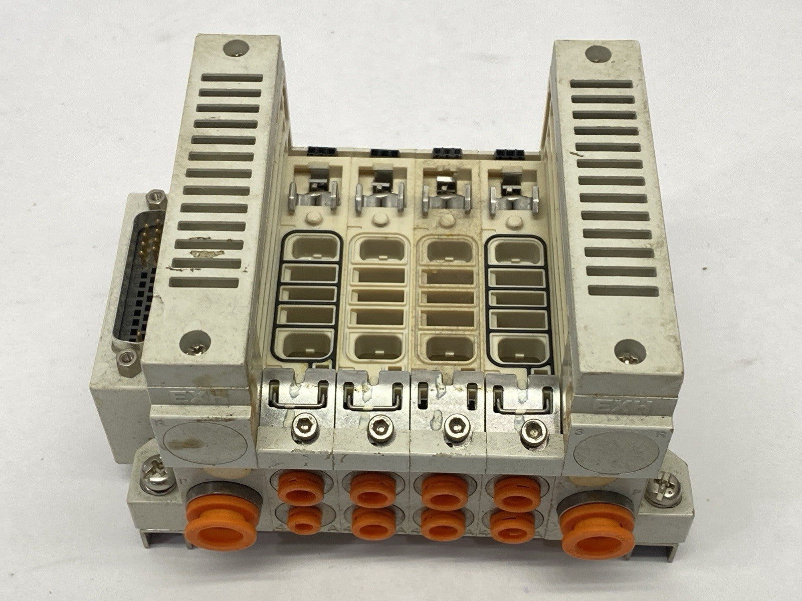 SMC VV5Q21-04N7FU0-D05 Pneumatic Plug-In Manifold 4-Port - Maverick Industrial Sales