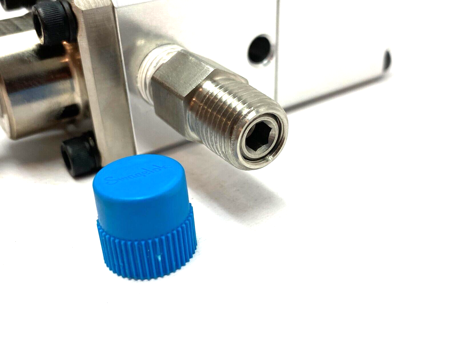 Sealant Equipment & Engineering 2600-089-000-ZF Precision Lube Sealing Dispenser - Maverick Industrial Sales