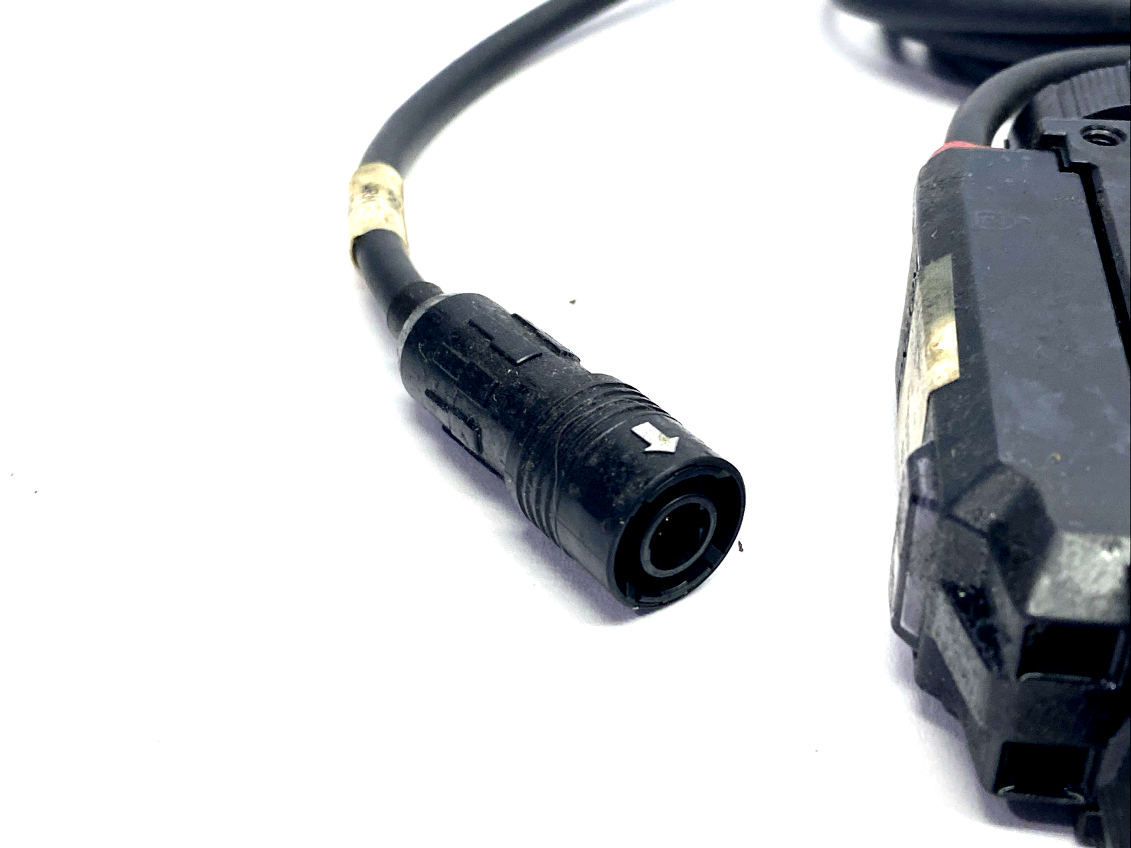 Keyence FD-XS8 Micro Flow Sensor 8 L/min w/ FD-XC8R2 Clamp Set 5.9mm - 6.9mm - Maverick Industrial Sales