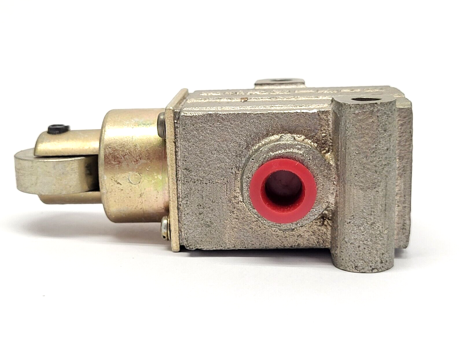 Parker Hannifin CW13-25 Roller Cam Operator 3-Way Valve Wall Mounted 1/4" Ports - Maverick Industrial Sales