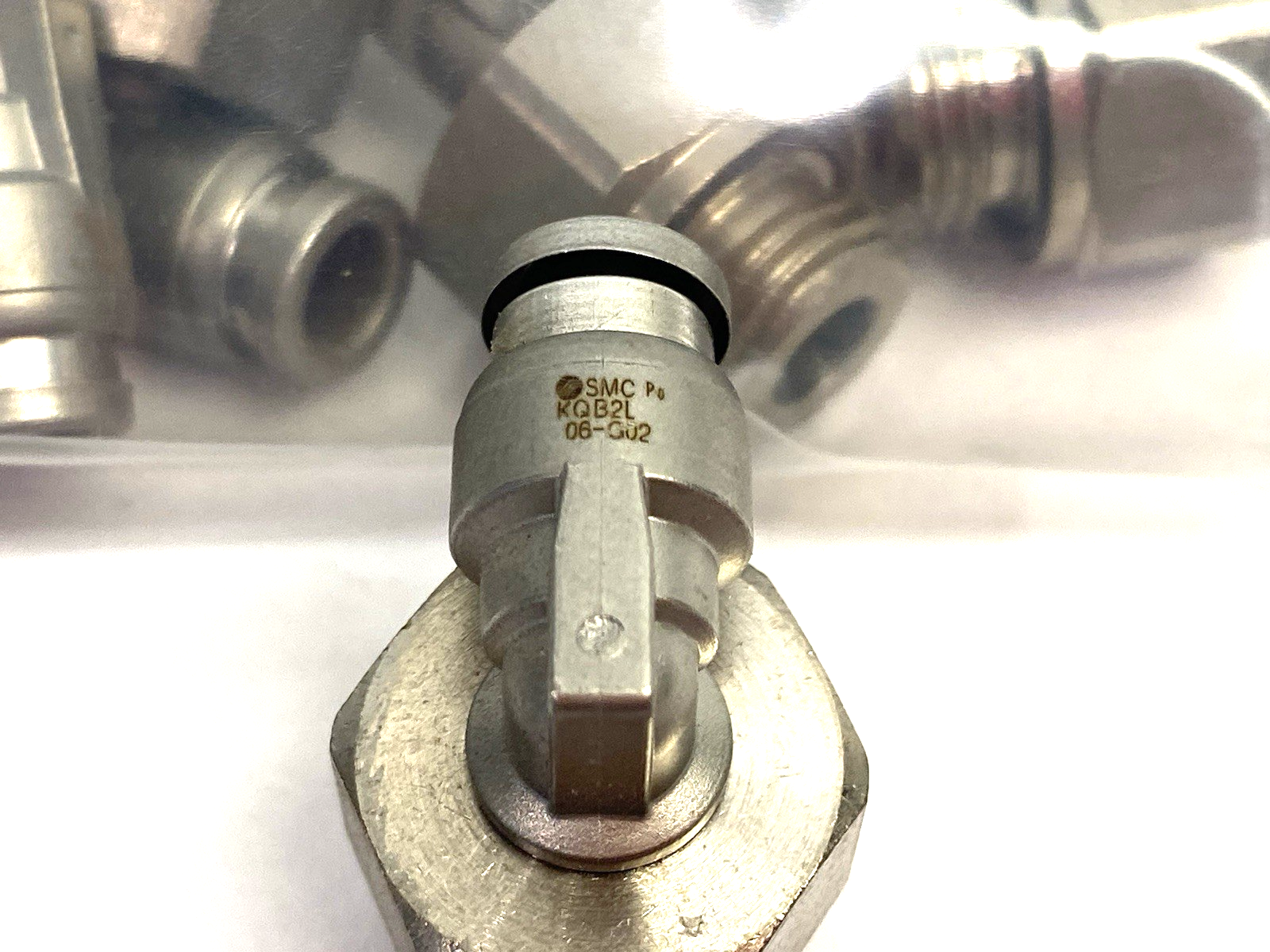 KQB2L06-G02 | SMC Metal Male Elbow Swivel Fitting 6mm OD Tube LOT OF 18 - New – Open box - Maverick Industrial Sales