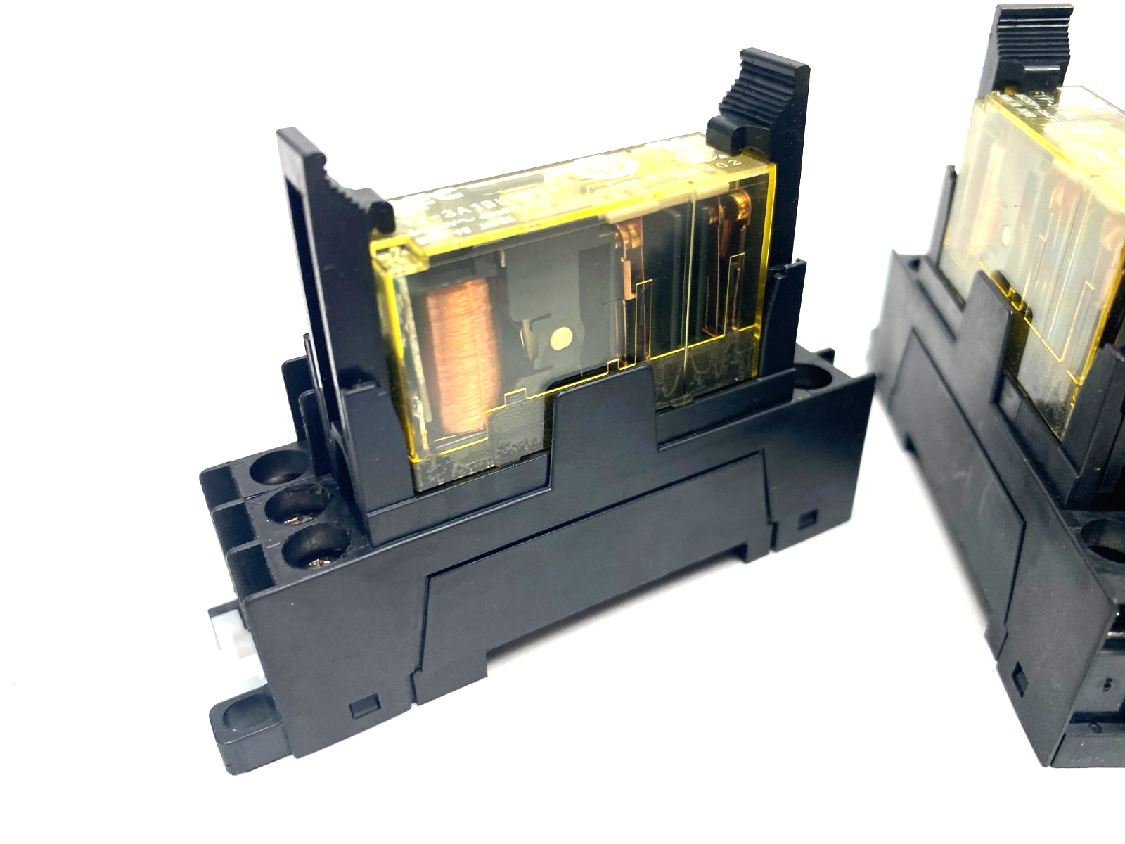 RF1V-3A1BL-024 | IDEC Relay w/ SF1V-4-07L Relay Base LOT OF 4 - New – Open box - Maverick Industrial Sales
