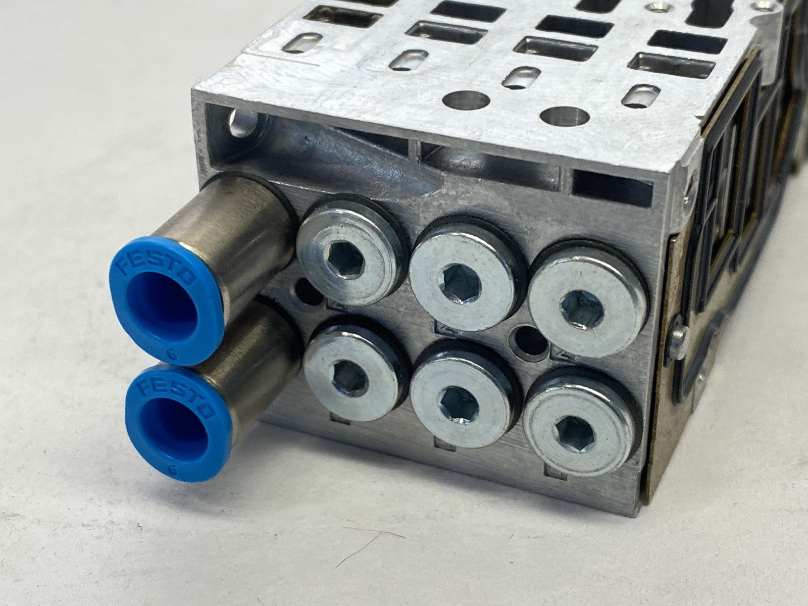 Festo VMPA1-FB-EMG-8 Electronic Module 533361 w/ VMPA1-FB-AP-4-1 Sub-Base 533352 - Maverick Industrial Sales