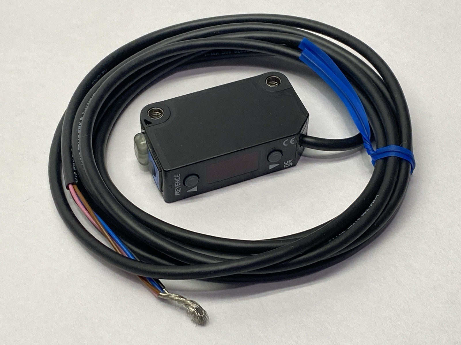 Keyence PZ-V75 Built-In Amplifier Photoelectric Sensor Square Reflective - Maverick Industrial Sales