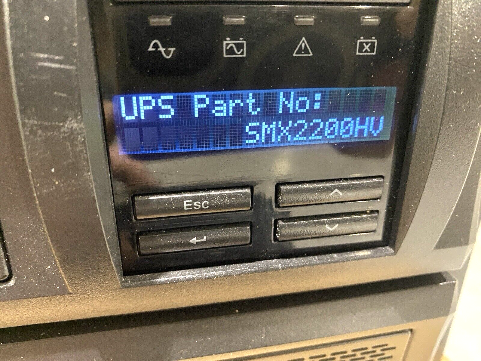 APC SMX2200HV Smart-UPS X 2200VA Rack/Tower LCD 200-240V 18 HRS LOT OF 6 - Maverick Industrial Sales