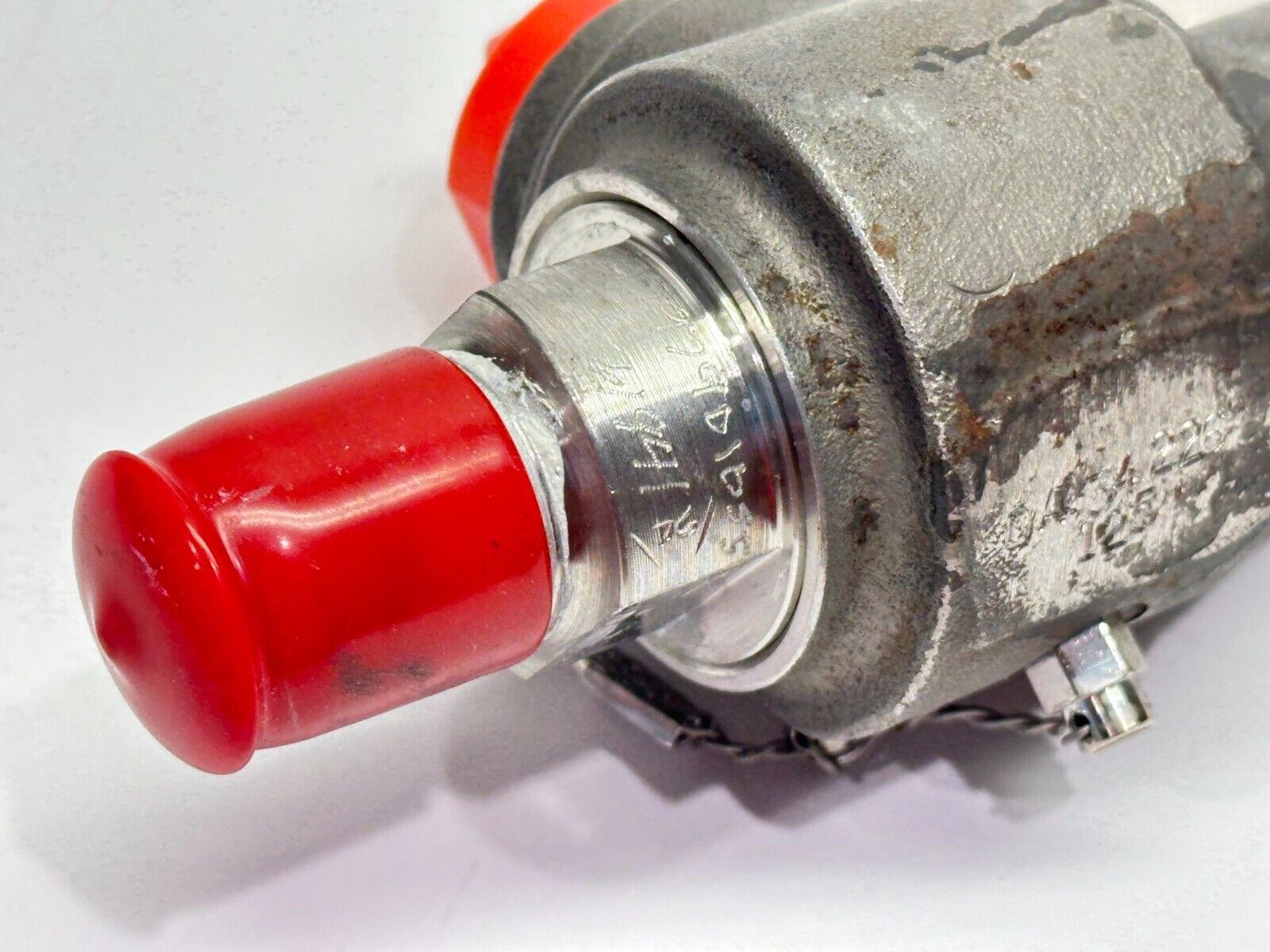 Dresser 1543D-3-21-XNC207 Safety Relief Valve 254 SCFM 1/2" x 1/4" - New – Open box - Maverick Industrial Sales