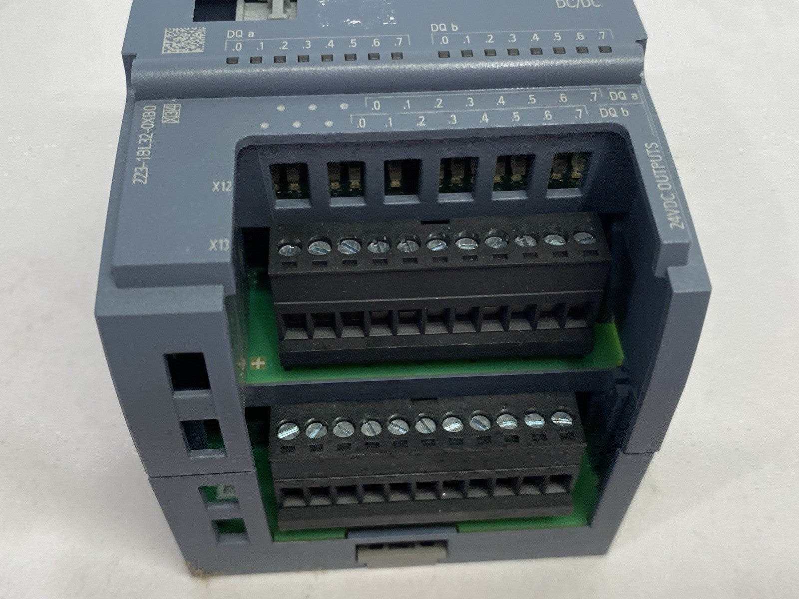 6ES7223-1BL32-0XB0 | Siemens SIMATIC S7-1200 Digital I/O Module MISSING ONE COVER - Used - Maverick Industrial Sales