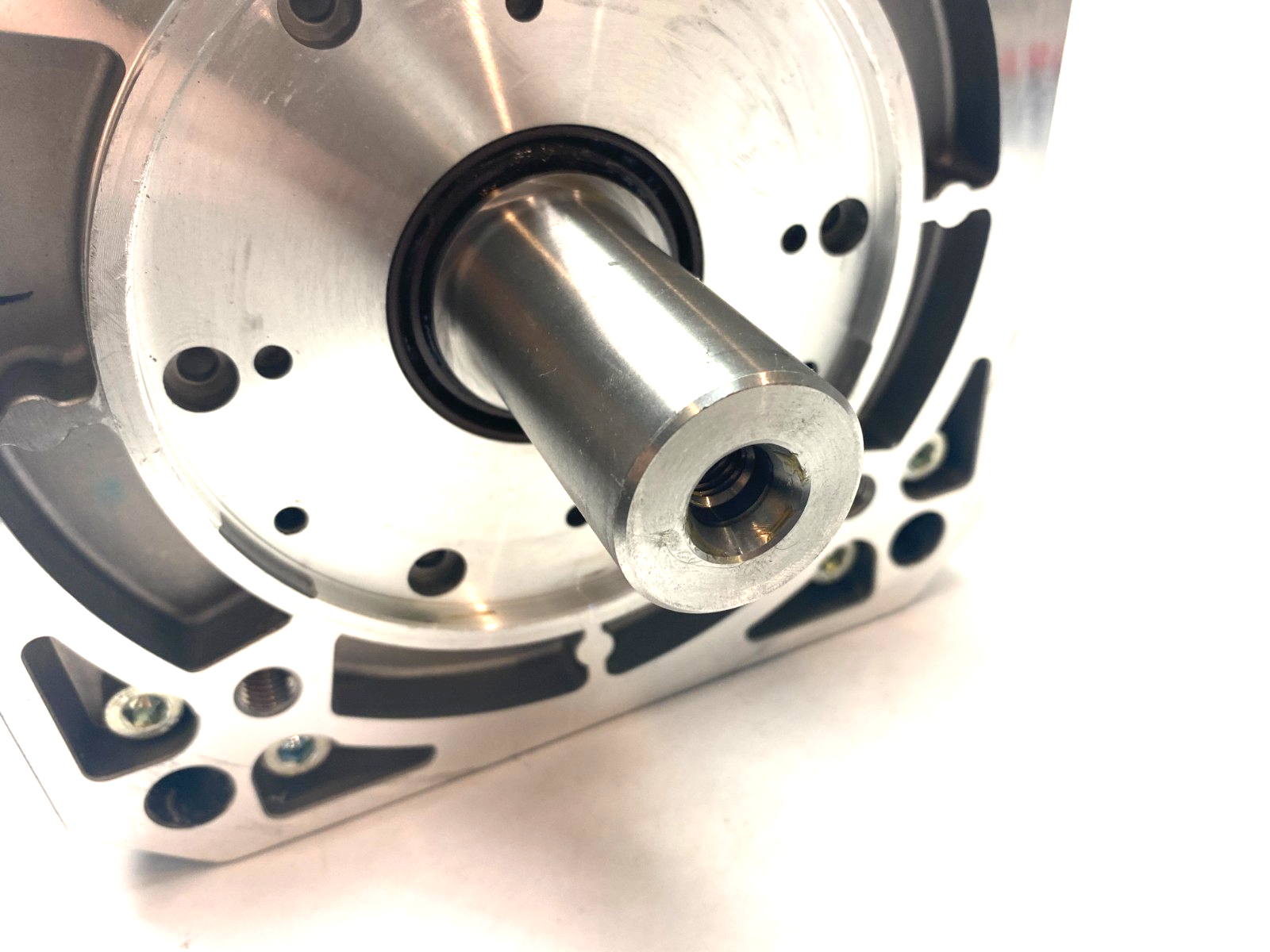 Rexroth R911311853 Synchronous Servo Motor MSK100C-0300-NN-M1-AG2-NNNN - Maverick Industrial Sales