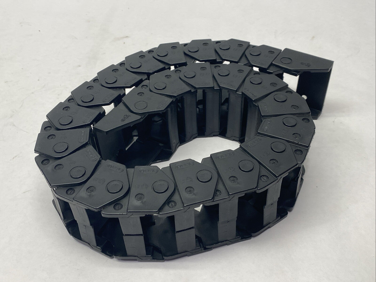Igus E16-4-060-0 Series E16 Energy Chain 22 Links 2.2ft w/ 117-4-12P-A2 Brackets - Maverick Industrial Sales
