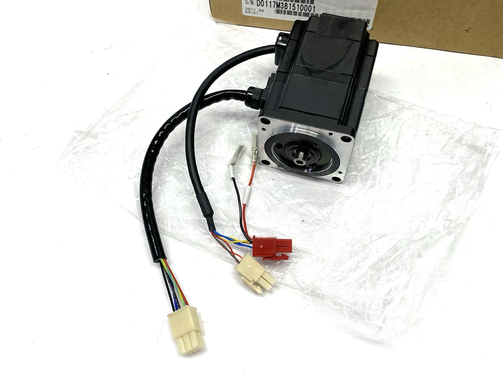 SGMPH-01A1A-YR22 | Yaskawa Sigma II AC Servo Motor, 100W, R/B/T-Axis 142181-2 - New – Open box - Maverick Industrial Sales