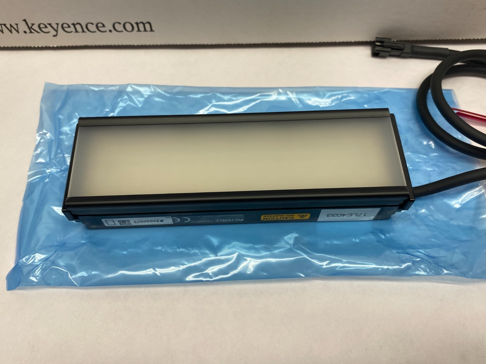 CA-DBW12W | Keyence White Bar Light 120mm w/ Diffusion Plate - New – Open Box - Maverick Industrial Sales