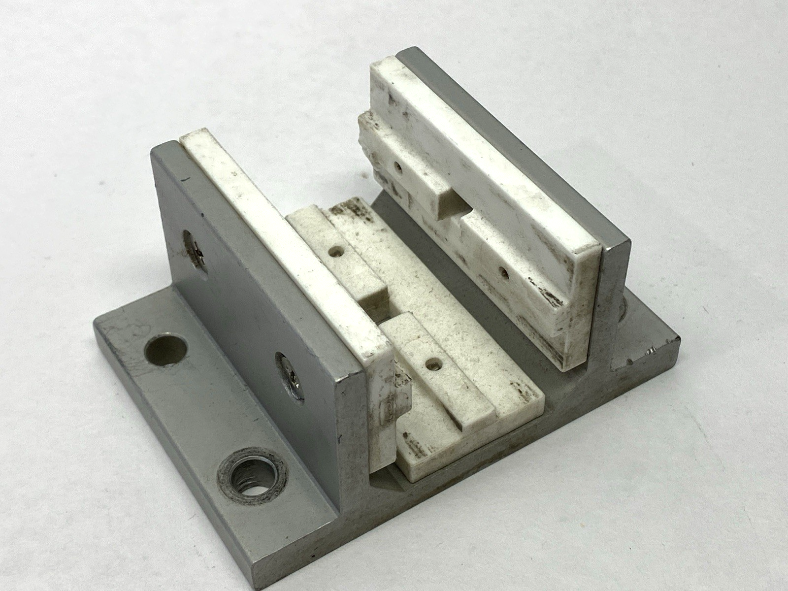 6825 | 80/20 3-Slot Mount Double Flange Aluminum Linear Bearing DAMAGED PLASTIC - Used - Maverick Industrial Sales