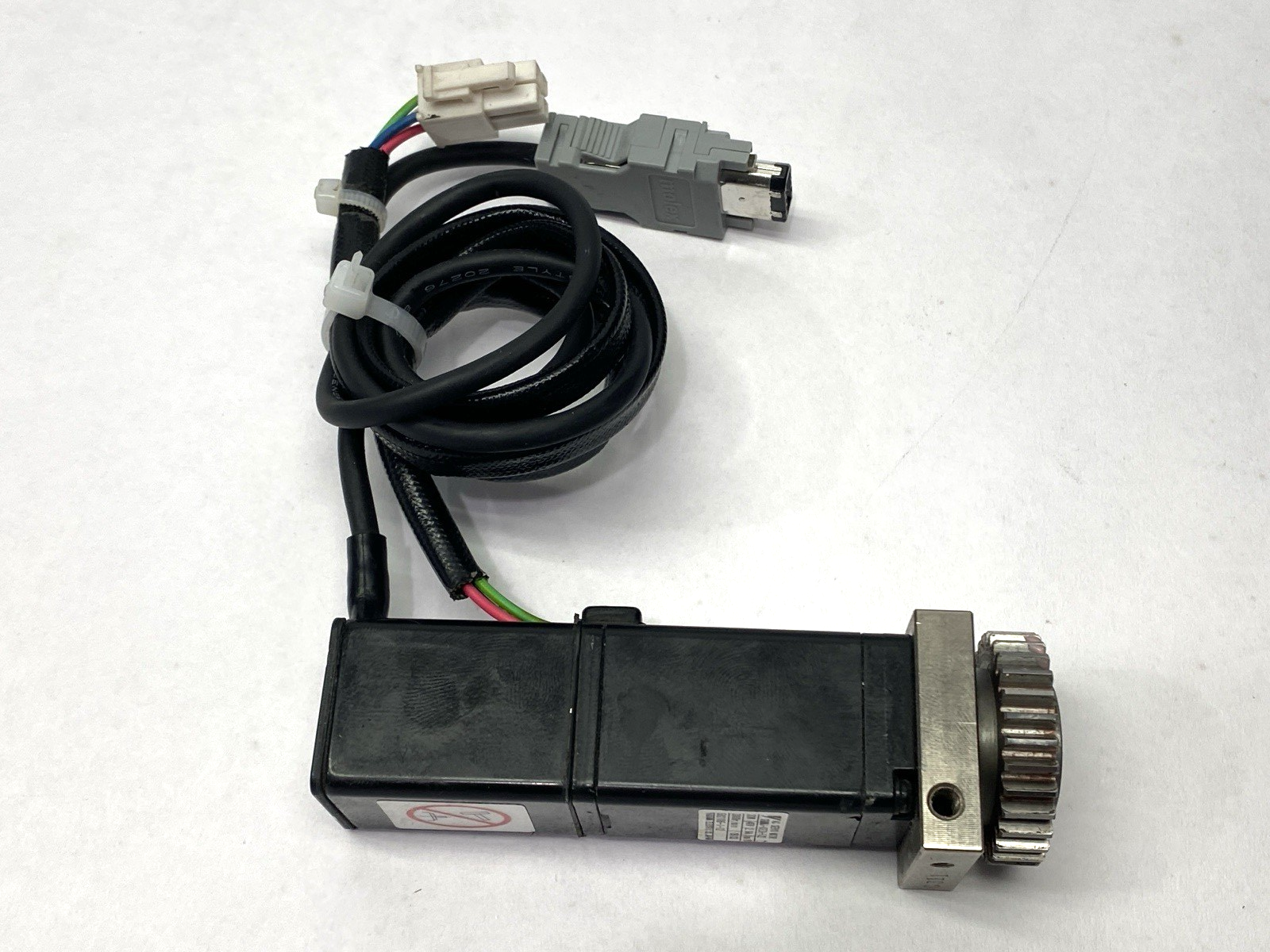 Yaskawa SGMMJ-A3E2A-FJ22 Servo Motor 48V 30W - Used - Maverick Industrial Sales