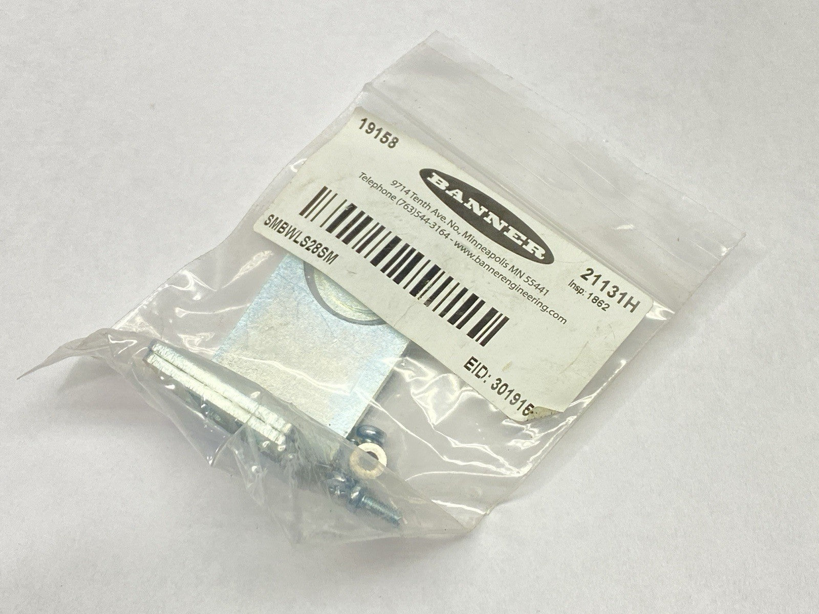 SMBWLS28SM | Banner Right-Angle Bracket For Surface Mounting 19158 LOT OF 2 - New – Open box - Maverick Industrial Sales