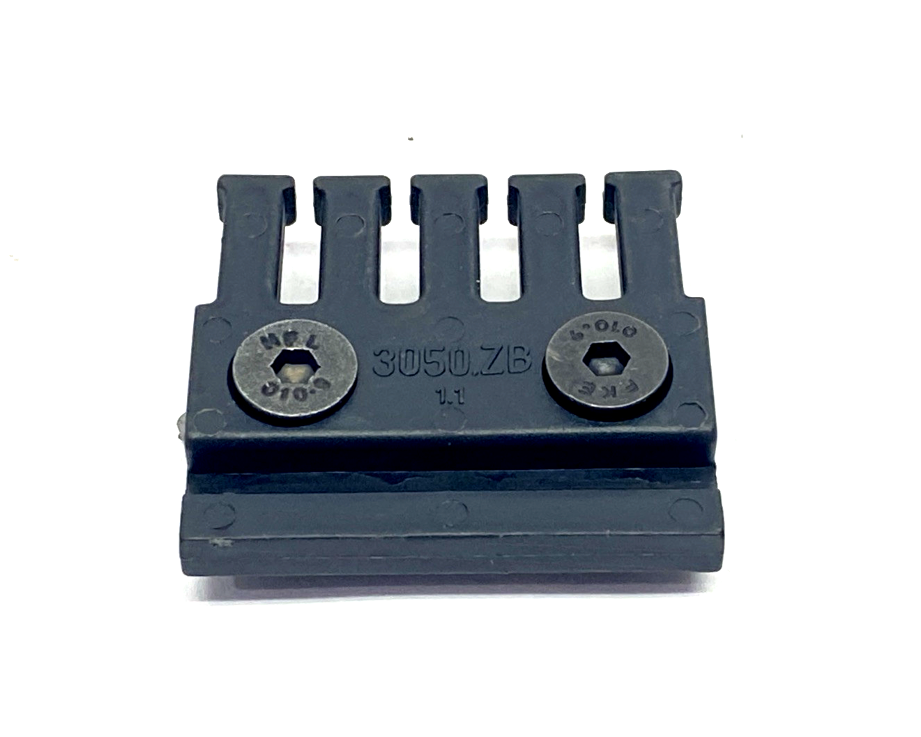 Igus 3050-ZBKMA Chainfix Tiewrap Plate For E-Chain 3050-ZB LOT OF 3 - Maverick Industrial Sales