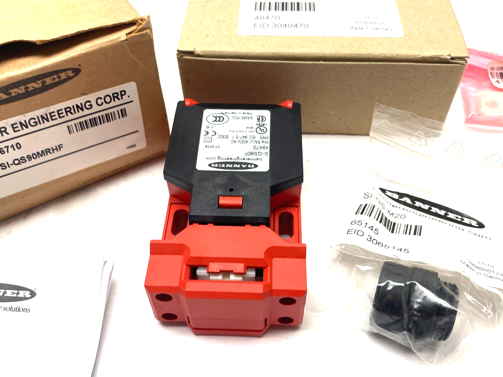 Banner SI-QS90MRHF Compact Flat-Pack Safety Switch Horizontal Radius 46710 - Maverick Industrial Sales