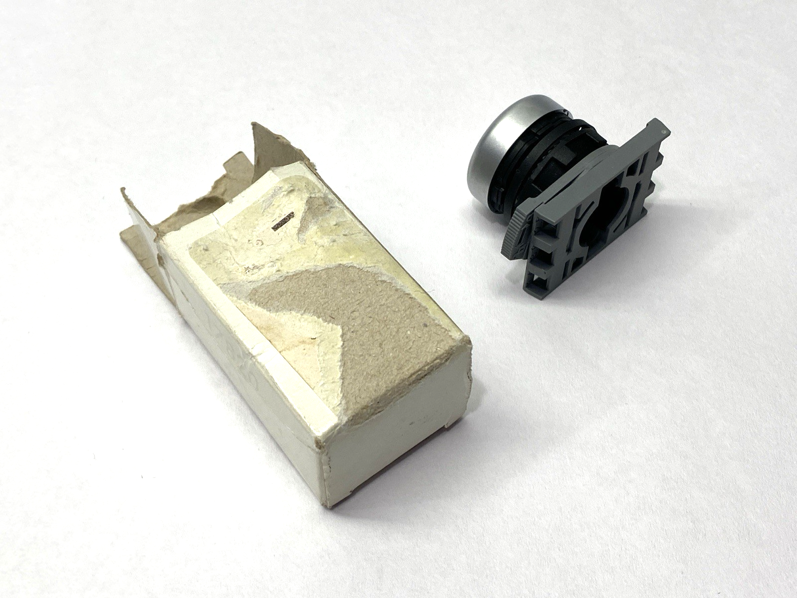 Pizzato E2 AC-DXBX0401 Illuminated Pushbutton - Maverick Industrial Sales