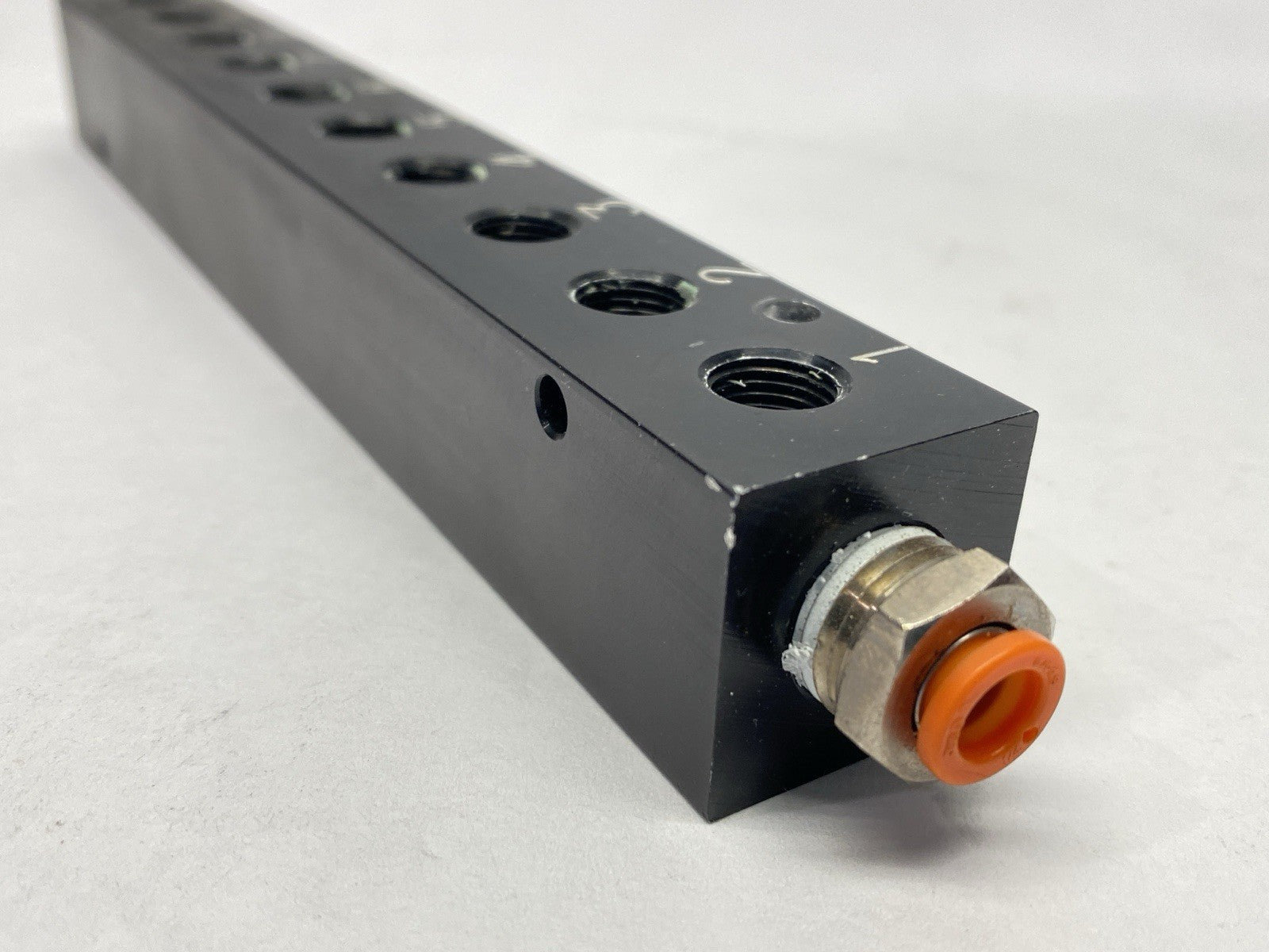 PCM20-250-10B | Polyconn Pneumatic Manifold 10x 1/4" NPT Out 3/8"NPT IN - Used - Maverick Industrial Sales