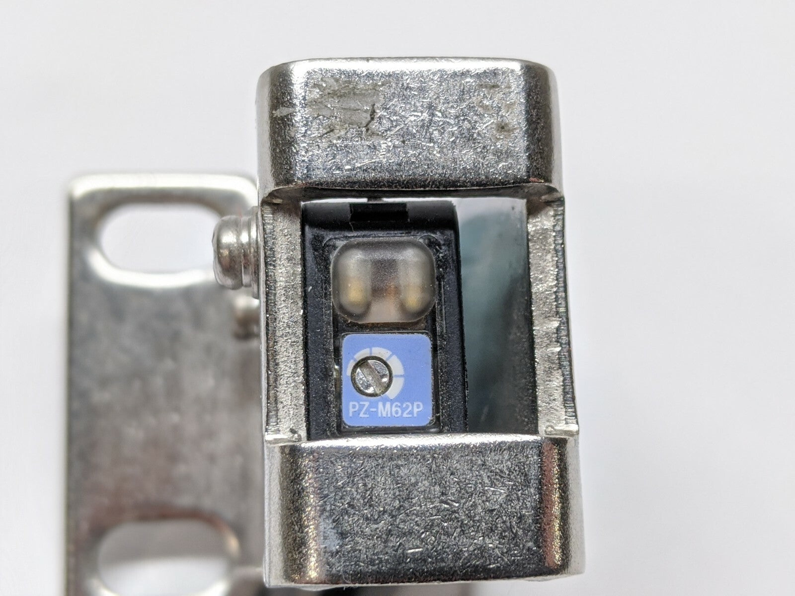 Keyence PZ-M62P Square Retro-Reflective Photoelectric Sensor w/ PZ-B61 Bracket - Maverick Industrial Sales