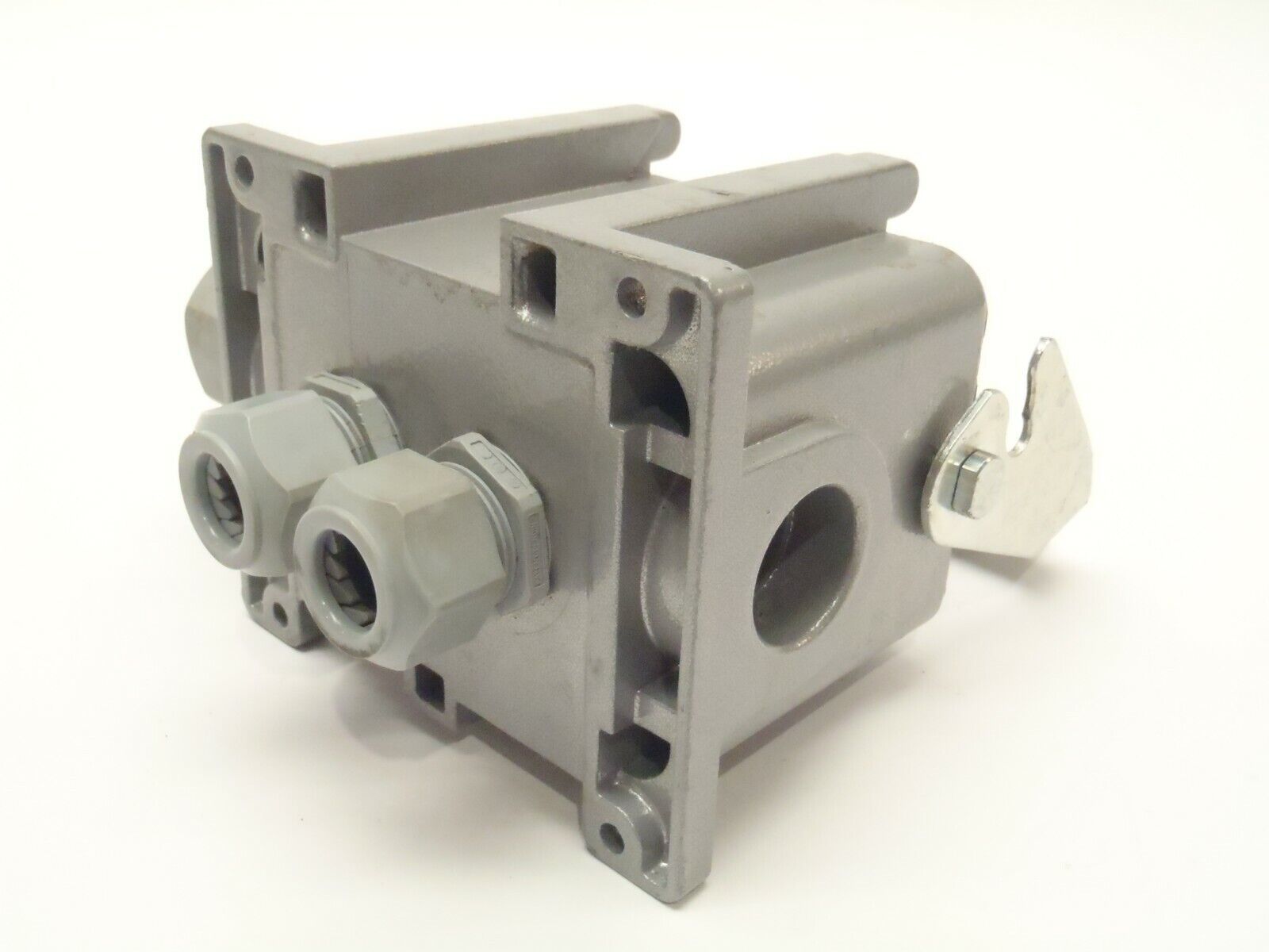 Thomas & Betts 5-3/4" x 4-5/8" Base w/ 1) MS248B 1) MS224B Pos-E-Con Connectors - Maverick Industrial Sales