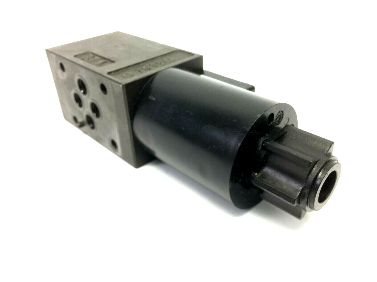 Parker D1VW020BNJWM 82 Hydraulic Valve 5000 PSI Max-P, A, & B - Maverick Industrial Sales