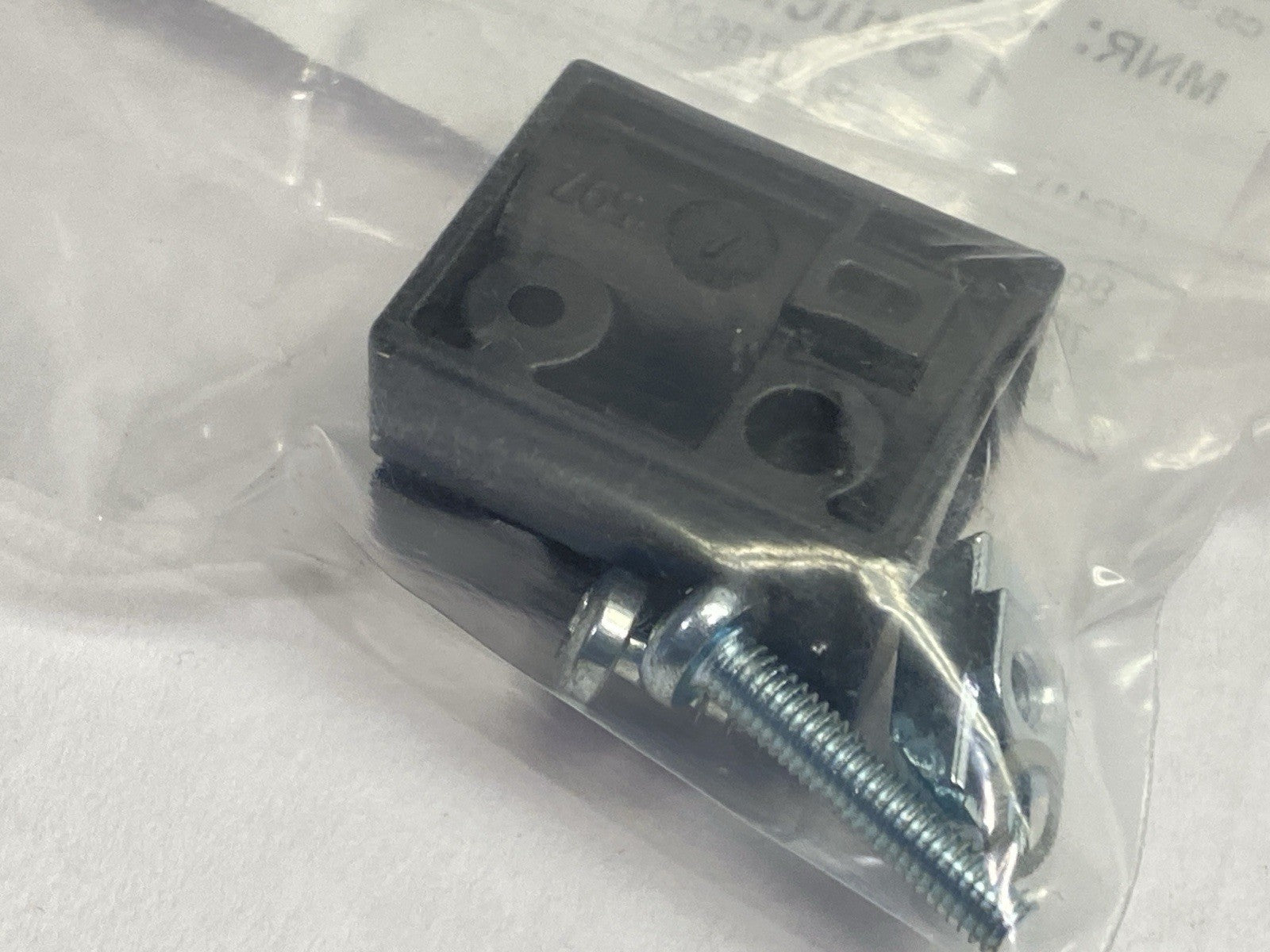 3 842 557 606 | Bosch Rexroth 3842557606 Switch Bracket SH 2/HQ-R QTY OF 2 - New - Maverick Industrial Sales