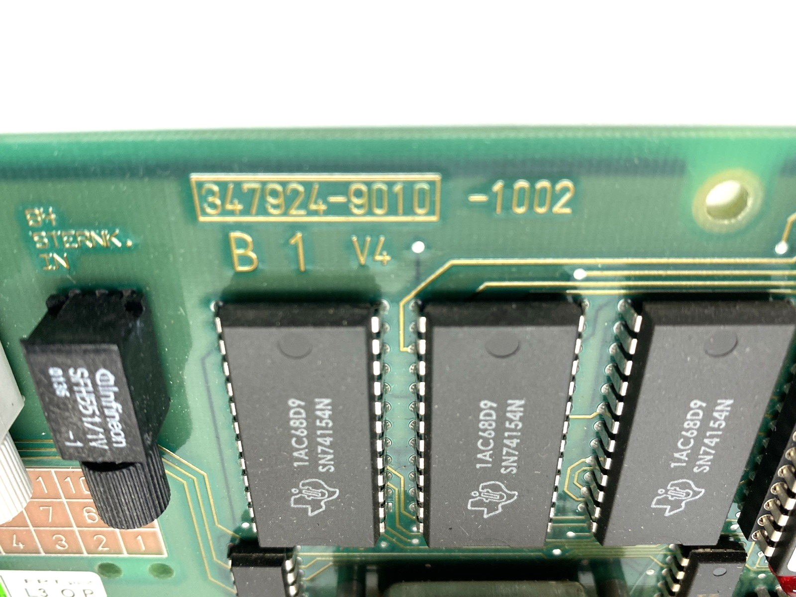 Siemens 347924-9010-1002 PCB Board w/ 347524-9010-000 Mount Bracket NO SCREWS - Maverick Industrial Sales