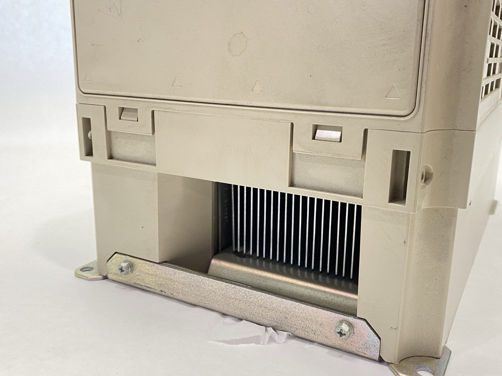 CIMR-P7U4011 | Yaskawa P7 Varispeed iQ Pump Controller Drive 3PH 27A 480V - For parts or not working - Maverick Industrial Sales