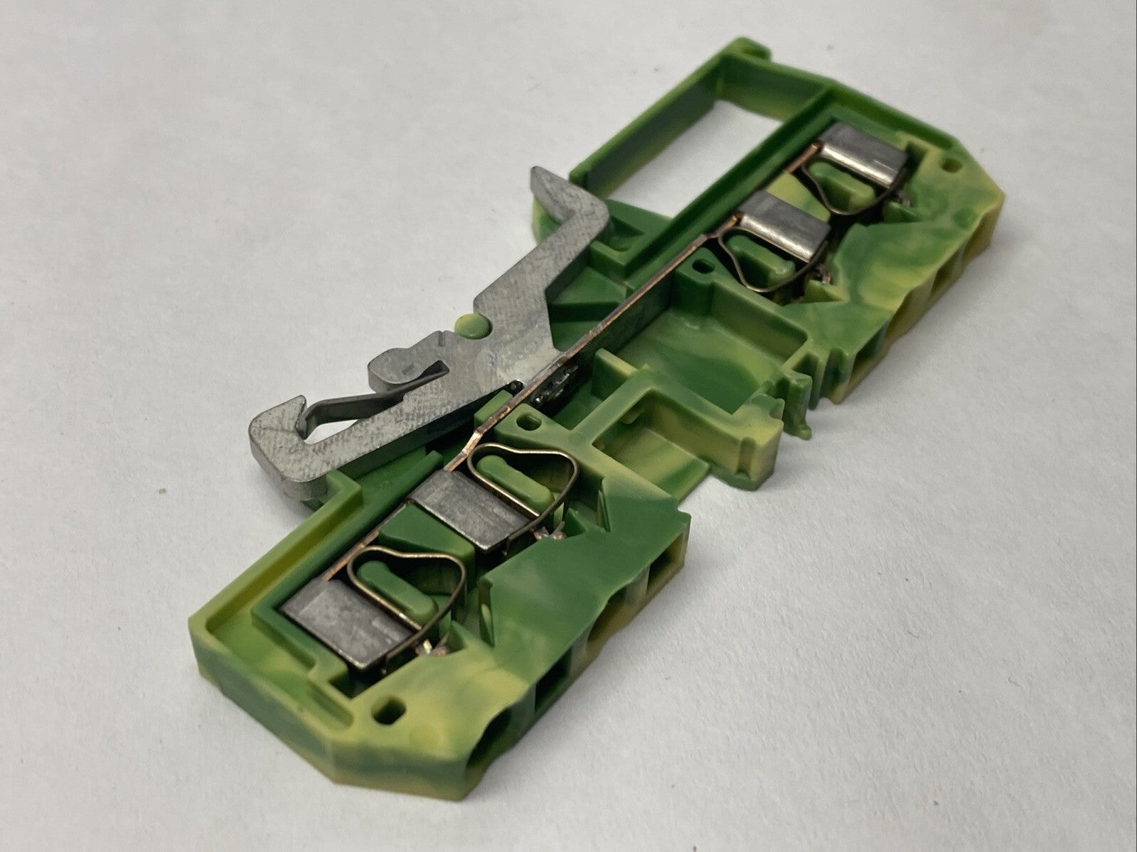 WAGO 281-657 Ground Terminal Block 4-Conductor Yellow/Green 4mm2 LOT OF 2 - Maverick Industrial Sales