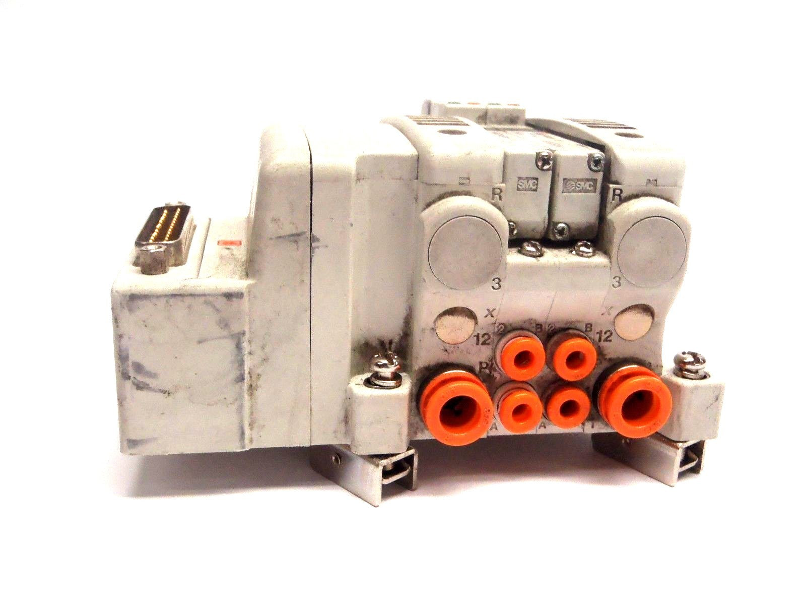SMC Connector Mainifold With (2) VQC1400N-51 Valves 0.1-0.7MPa 2 Valve - Maverick Industrial Sales
