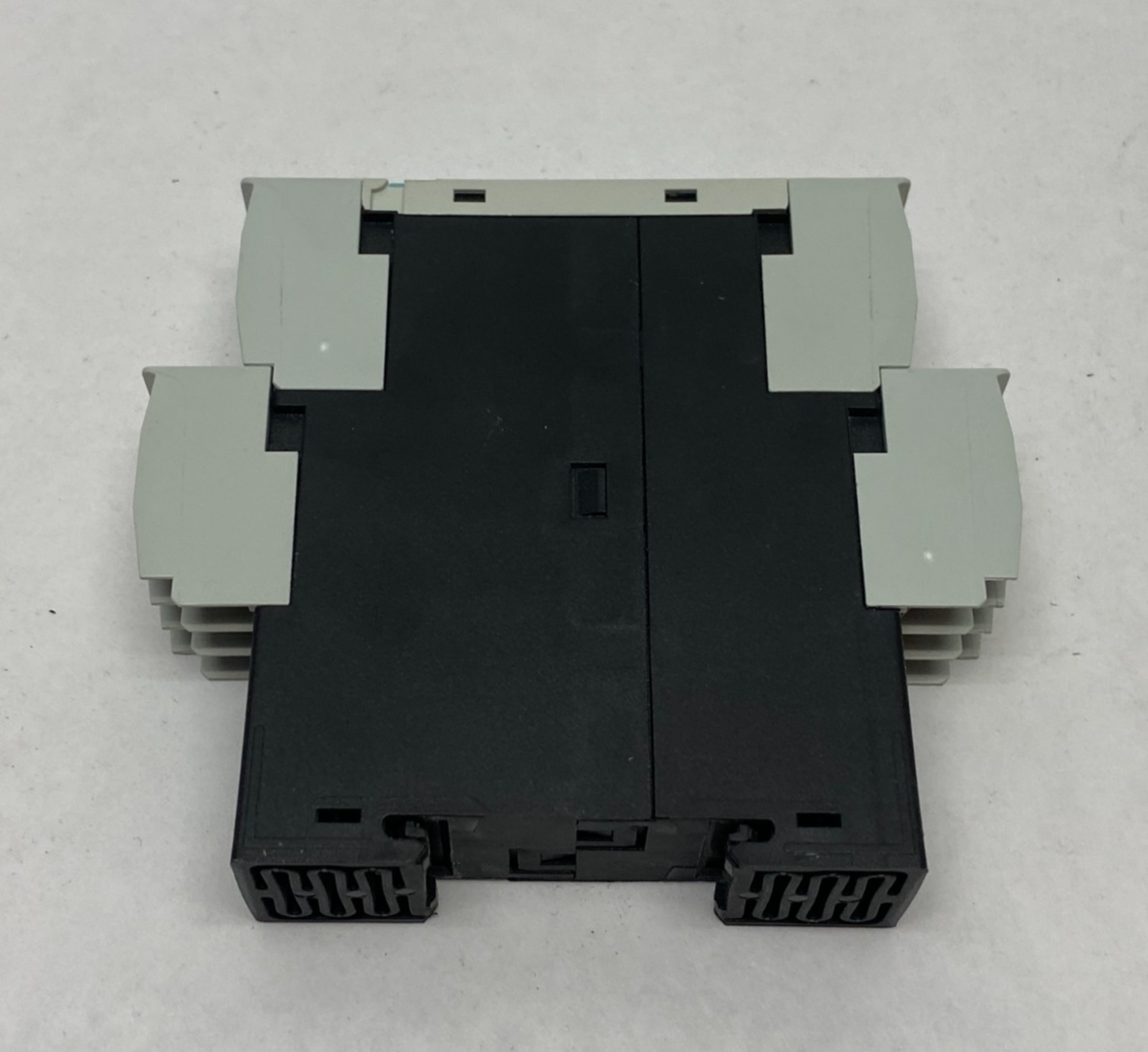 3UG4616-2CR20 | Siemens Digital Monitoring Relay 12-pol for 3-Phase - Used - Maverick Industrial Sales