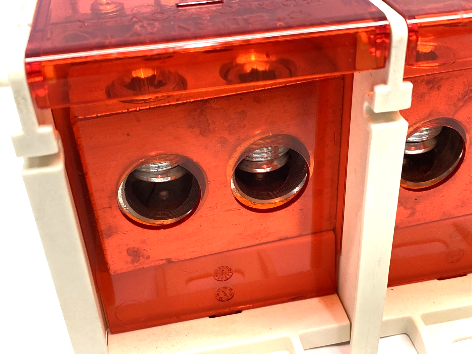 BDBLCS4K3FS | Burndy 3-Pole Power Distribution Block 600V 620A CU9AL - New – Open box - Maverick Industrial Sales