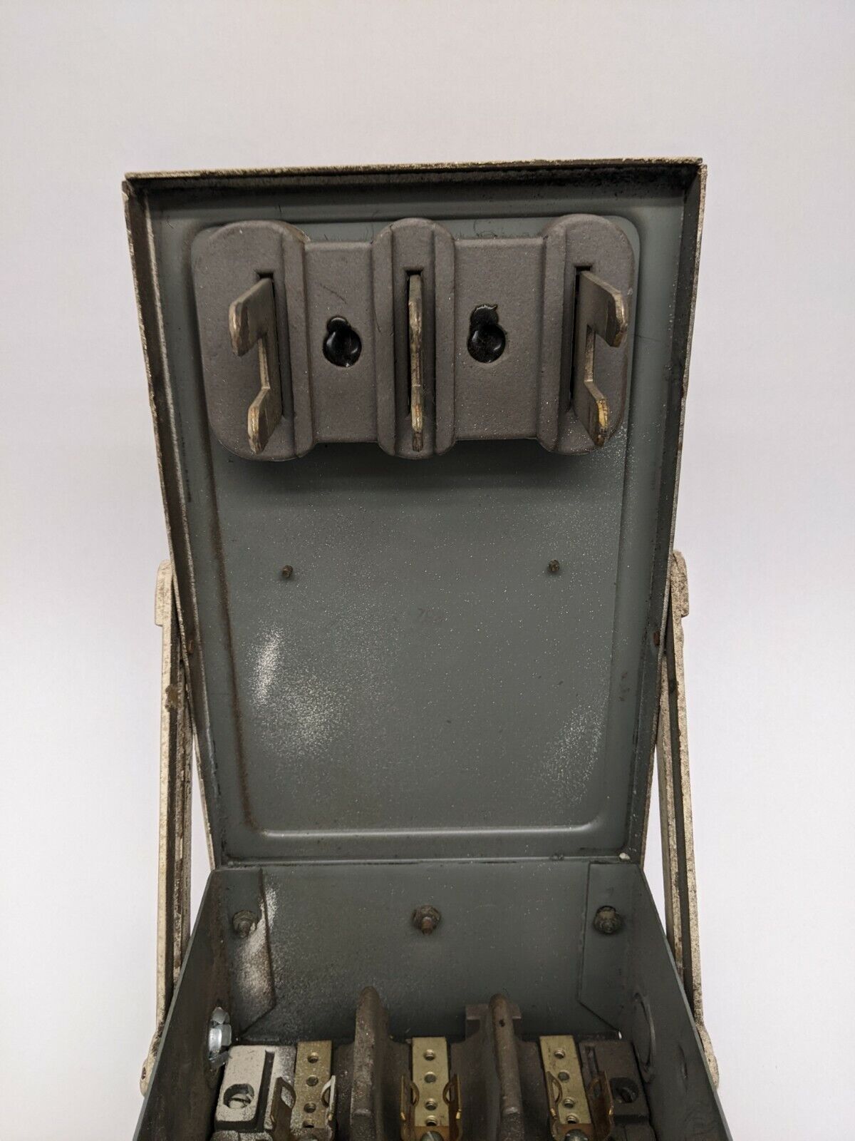 Trumbull FL-361 Busway 30A, 575V, 3 PH, 3W, 7-1/2 HP - Maverick Industrial Sales