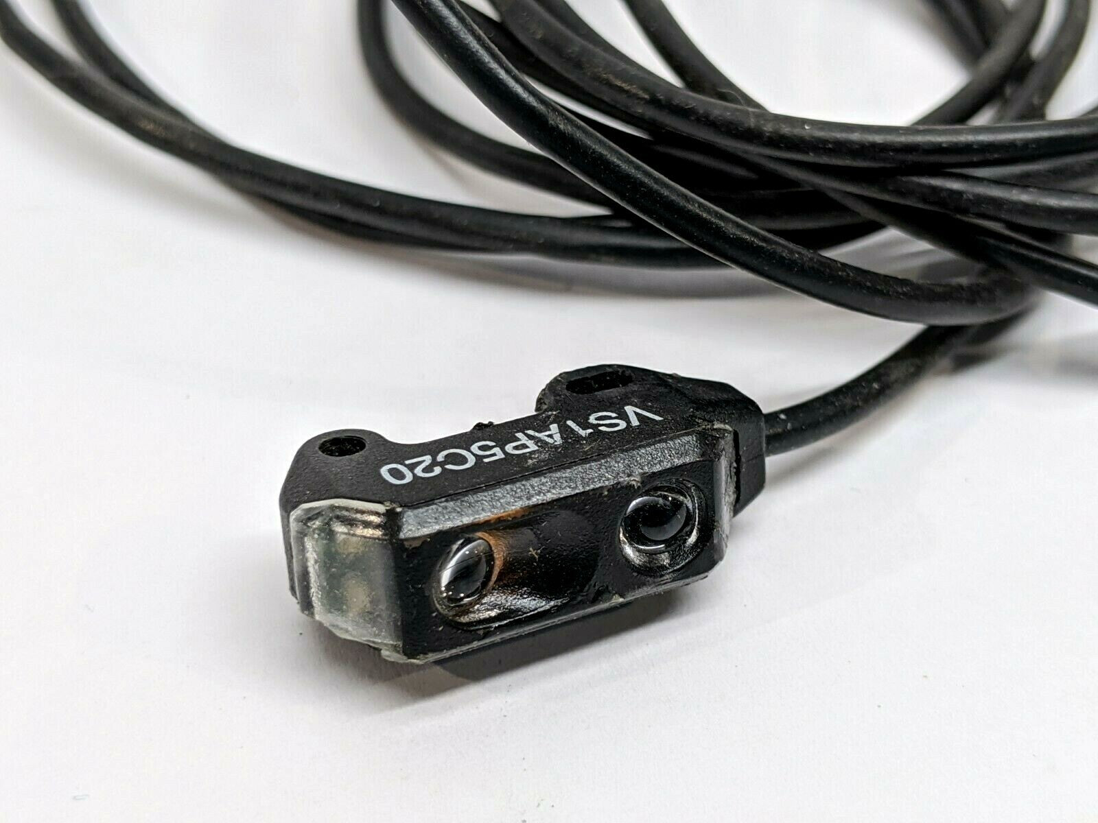 Banner VS1AP5C20 Mini Self-Contained Convergent-Mode Sensor - Maverick Industrial Sales