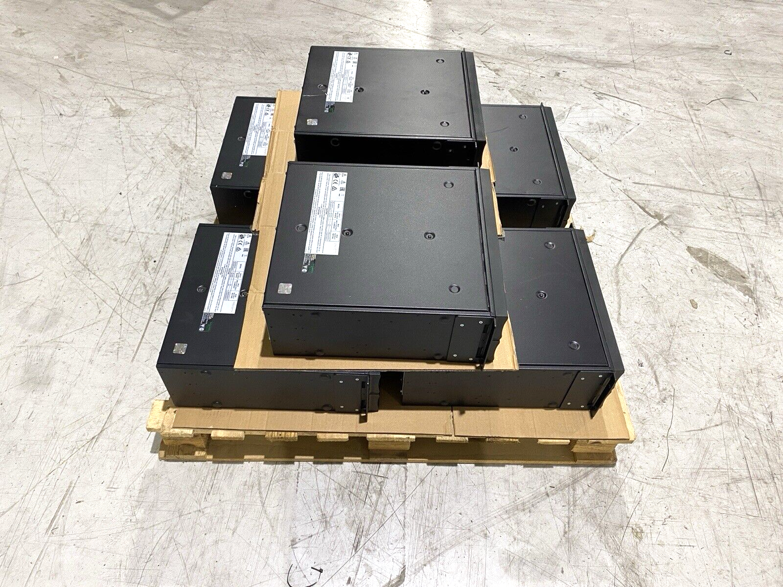APC SMX2200HV Smart-UPS X 2200VA Rack/Tower LCD 200-240V 18 HRS LOT OF 6 - Maverick Industrial Sales